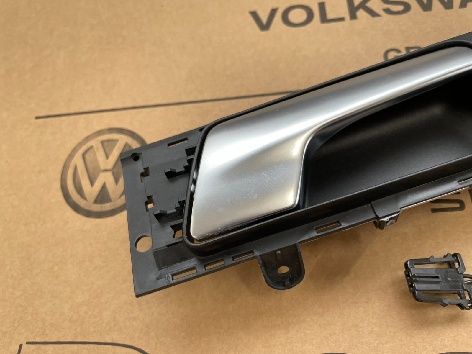 VW TOUAREG 7P TÜRGRIFF ZIERLEISTE DEKOR VORN R MIT DYNAUDIO ABDECKUNG 7P6837114 - Obrázek 12