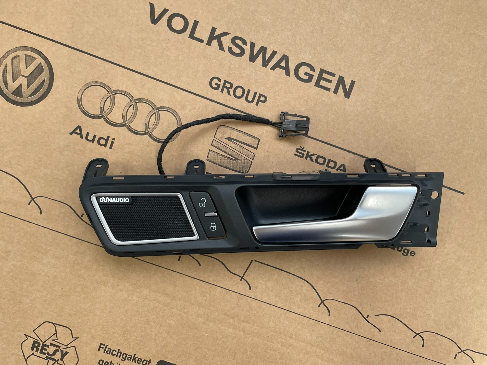 VW TOUAREG 7P TÜRGRIFF ZIERLEISTE DEKOR VORN R MIT DYNAUDIO ABDECKUNG 7P6837114 - Obrázek 3