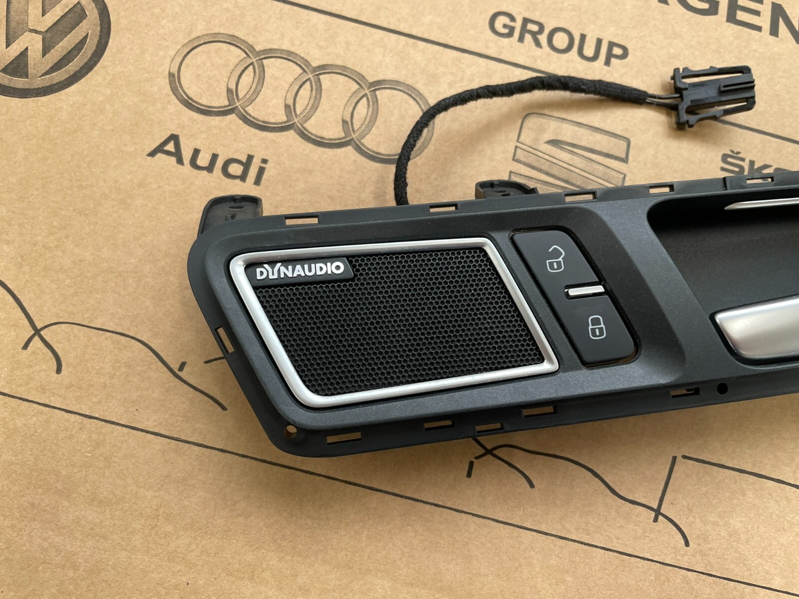 VW TOUAREG 7P TÜRGRIFF ZIERLEISTE DEKOR VORN R MIT DYNAUDIO ABDECKUNG 7P6837114 - Obrázek 4