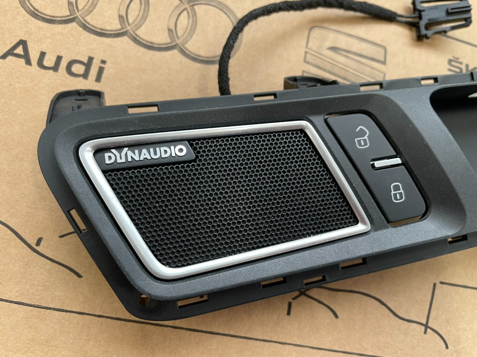 VW TOUAREG 7P TÜRGRIFF ZIERLEISTE DEKOR VORN R MIT DYNAUDIO ABDECKUNG 7P6837114 - Obrázek 5