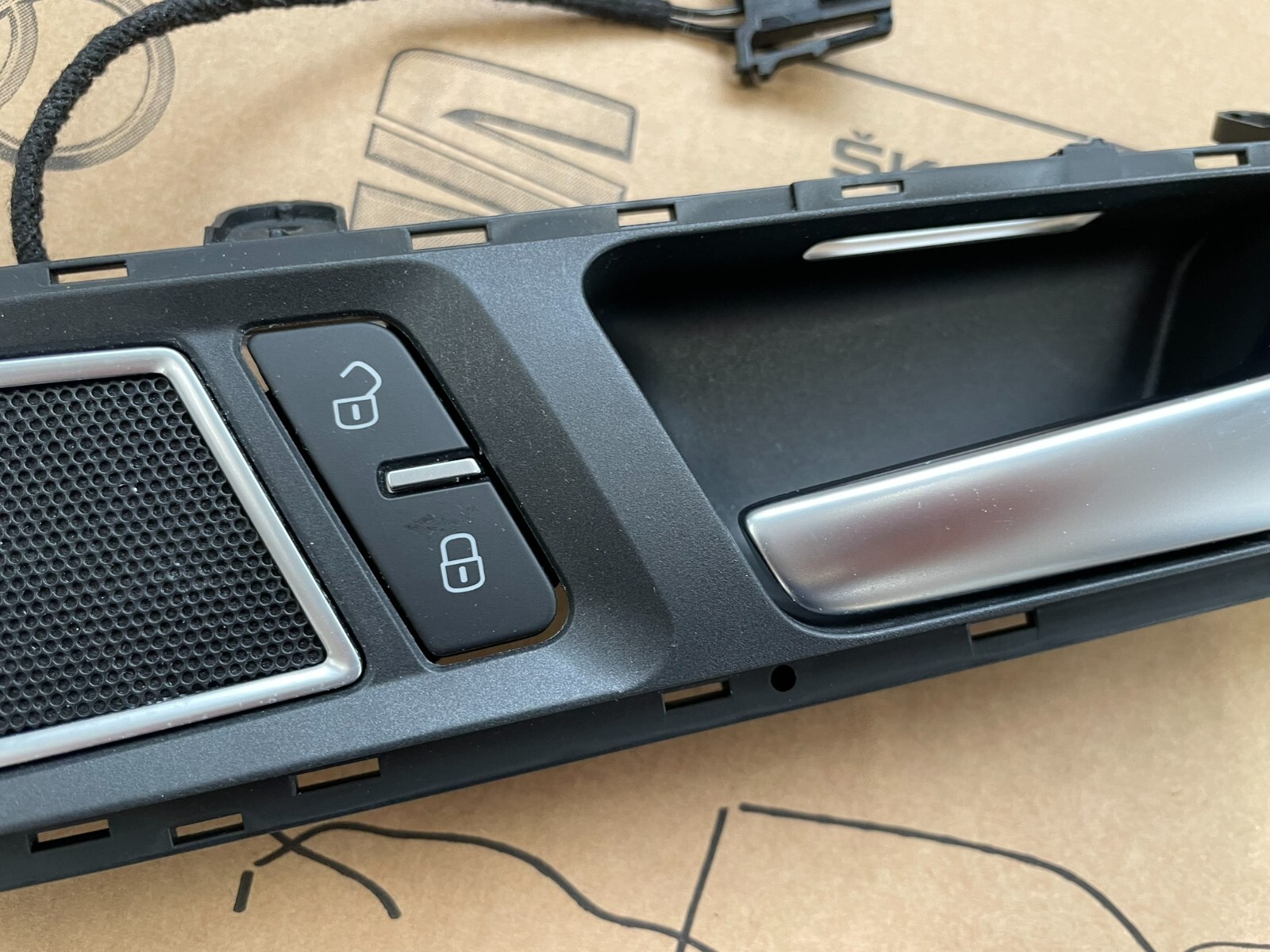 VW TOUAREG 7P TÜRGRIFF ZIERLEISTE DEKOR VORN R MIT DYNAUDIO ABDECKUNG 7P6837114 - Obrázek 6