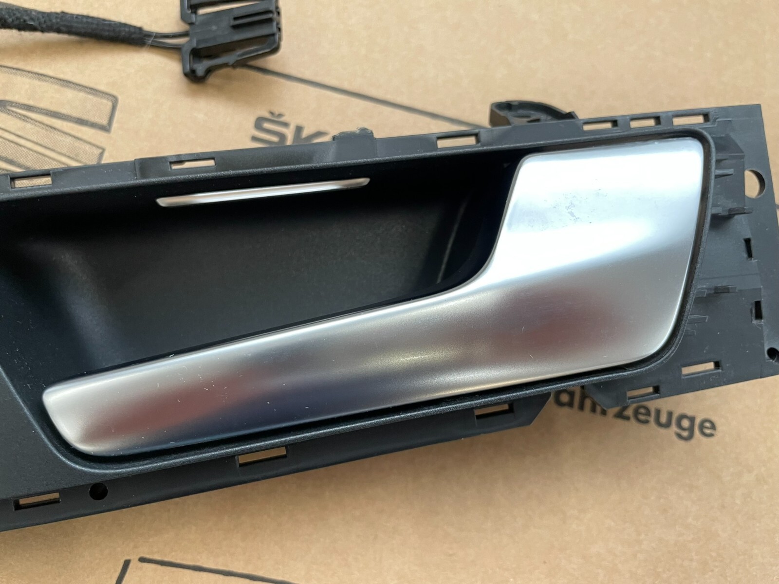 VW TOUAREG 7P TÜRGRIFF ZIERLEISTE DEKOR VORN R MIT DYNAUDIO ABDECKUNG 7P6837114 - Obrázek 7