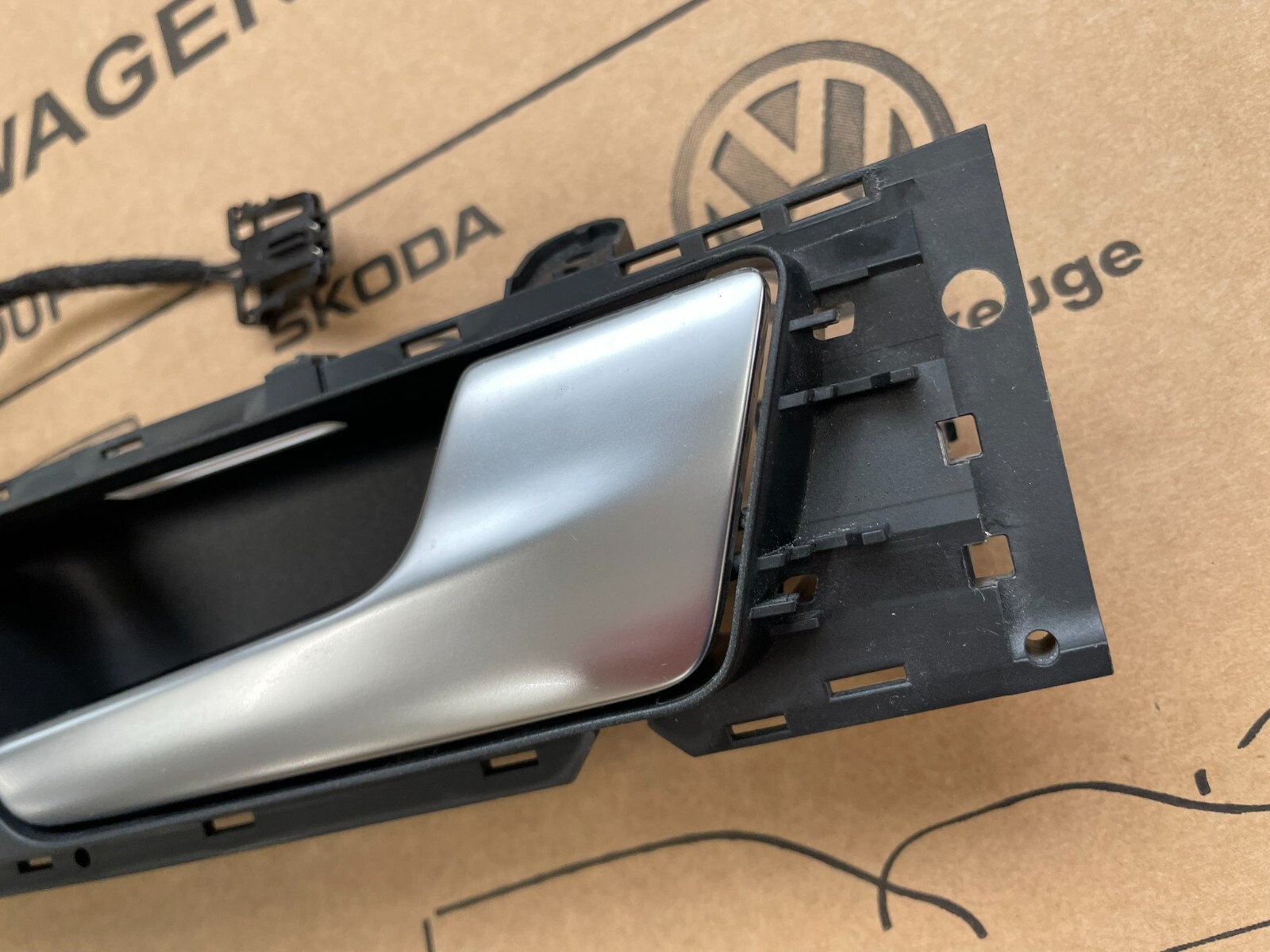 VW TOUAREG 7P TÜRGRIFF ZIERLEISTE DEKOR VORN R MIT DYNAUDIO ABDECKUNG 7P6837114 - Obrázek 8