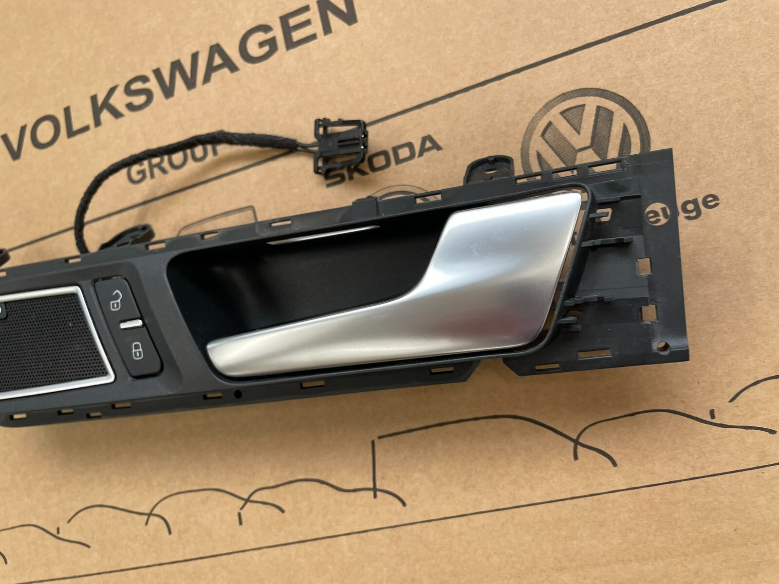 VW TOUAREG 7P TÜRGRIFF ZIERLEISTE DEKOR VORN R MIT DYNAUDIO ABDECKUNG 7P6837114 - Obrázek 9