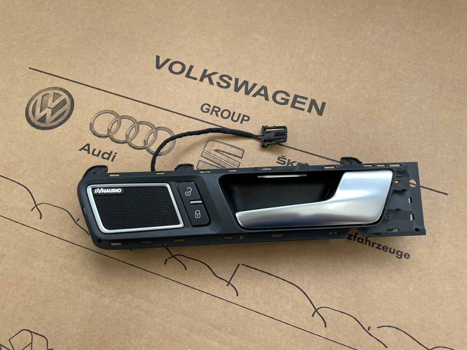 VW TOUAREG 7P TÜRGRIFF ZIERLEISTE DEKOR VORN R MIT DYNAUDIO ABDECKUNG 7P6837114