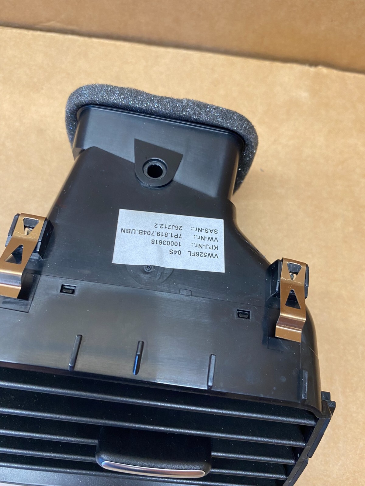 VW TOUAREG AUSSTRÖMER SCHWARZ MITTE RECHTS SATINSCHWARZ 7P1819704B UBN ORIG.NEU! - Obrázek 4