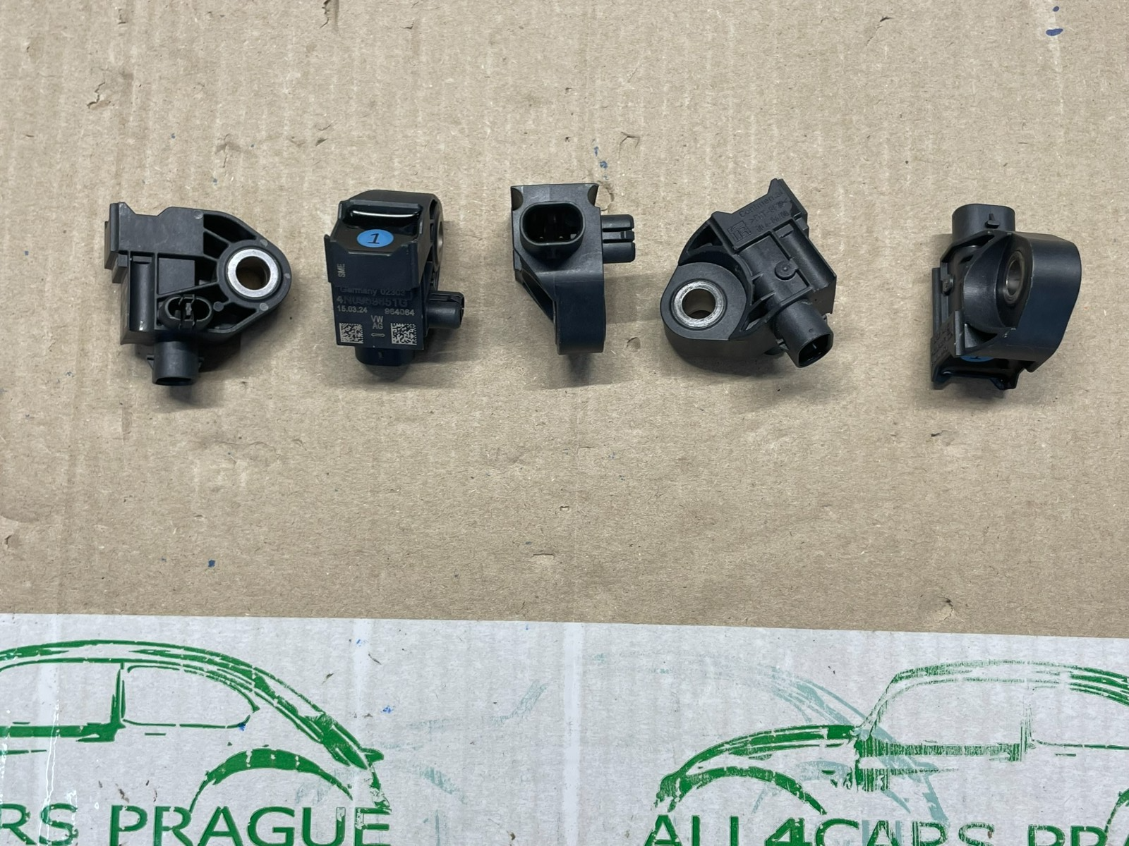 VW TOUAREG - BENTLEY CRASHSENSOR FÜR FUSSGÄNGERSCHUTZ LINKS U.RECHTS 4N0959651G