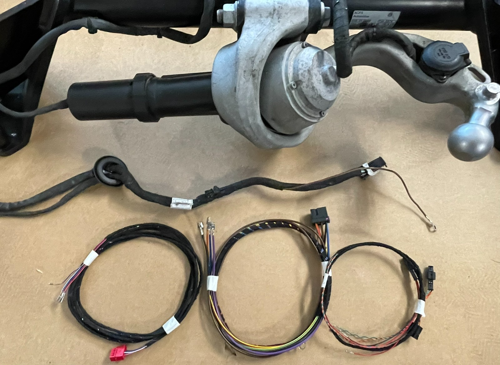 VW TOUAREG CR7 Anhängerkupplung Elektrisch Schwenkbar 760803881E 760803881G Orig - Obrázek 3