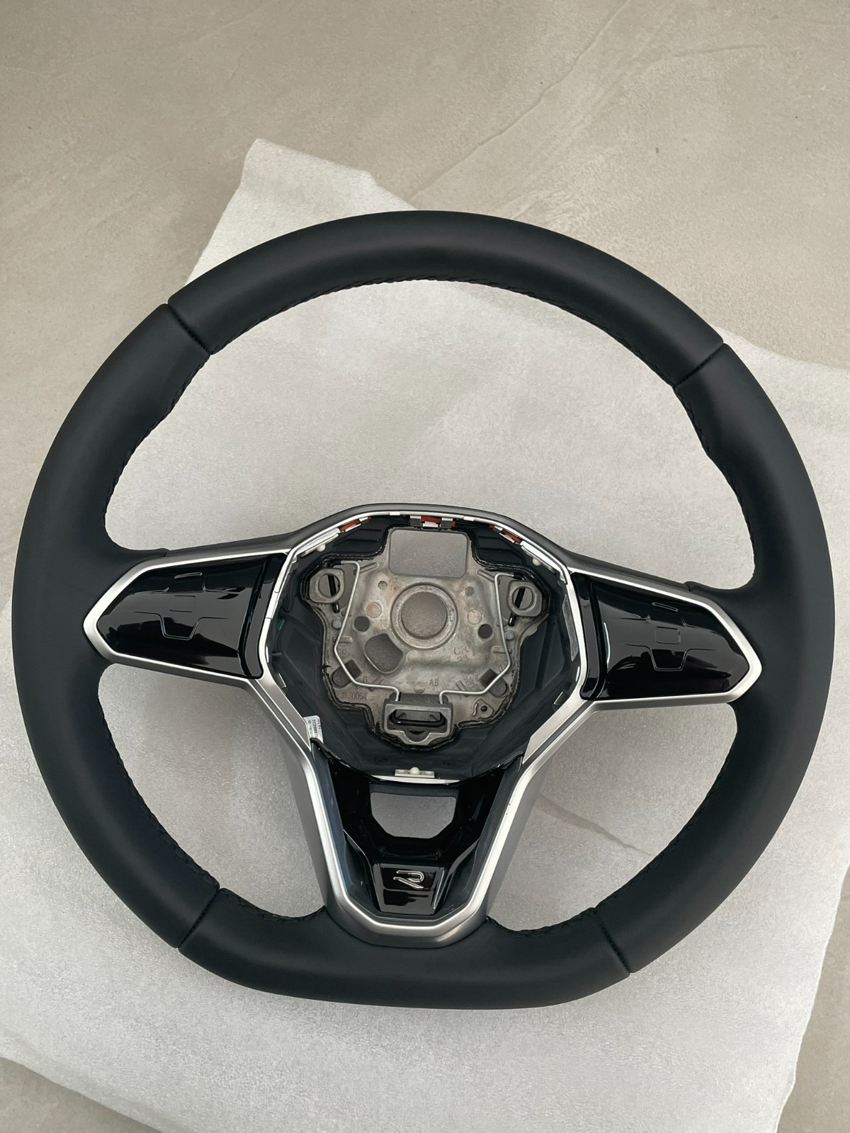 VW TOUAREG III CR7 SPORT LEDER LENKRAD R 760419089P - NUR 1971 KM STAND ORIG VW - Obrázek 11