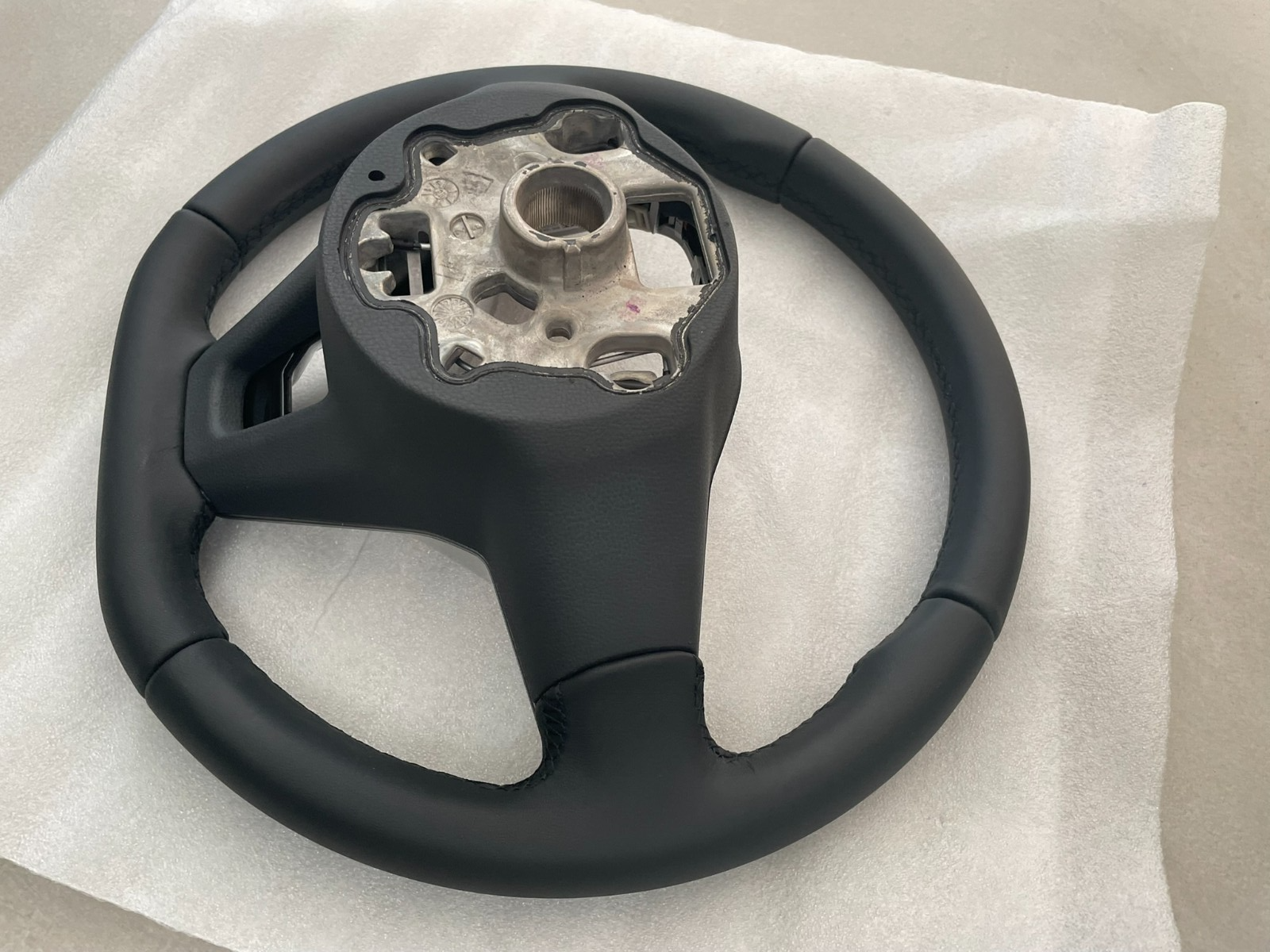 VW TOUAREG III CR7 SPORT LEDER LENKRAD R 760419089P - NUR 1971 KM STAND ORIG VW - Obrázek 19
