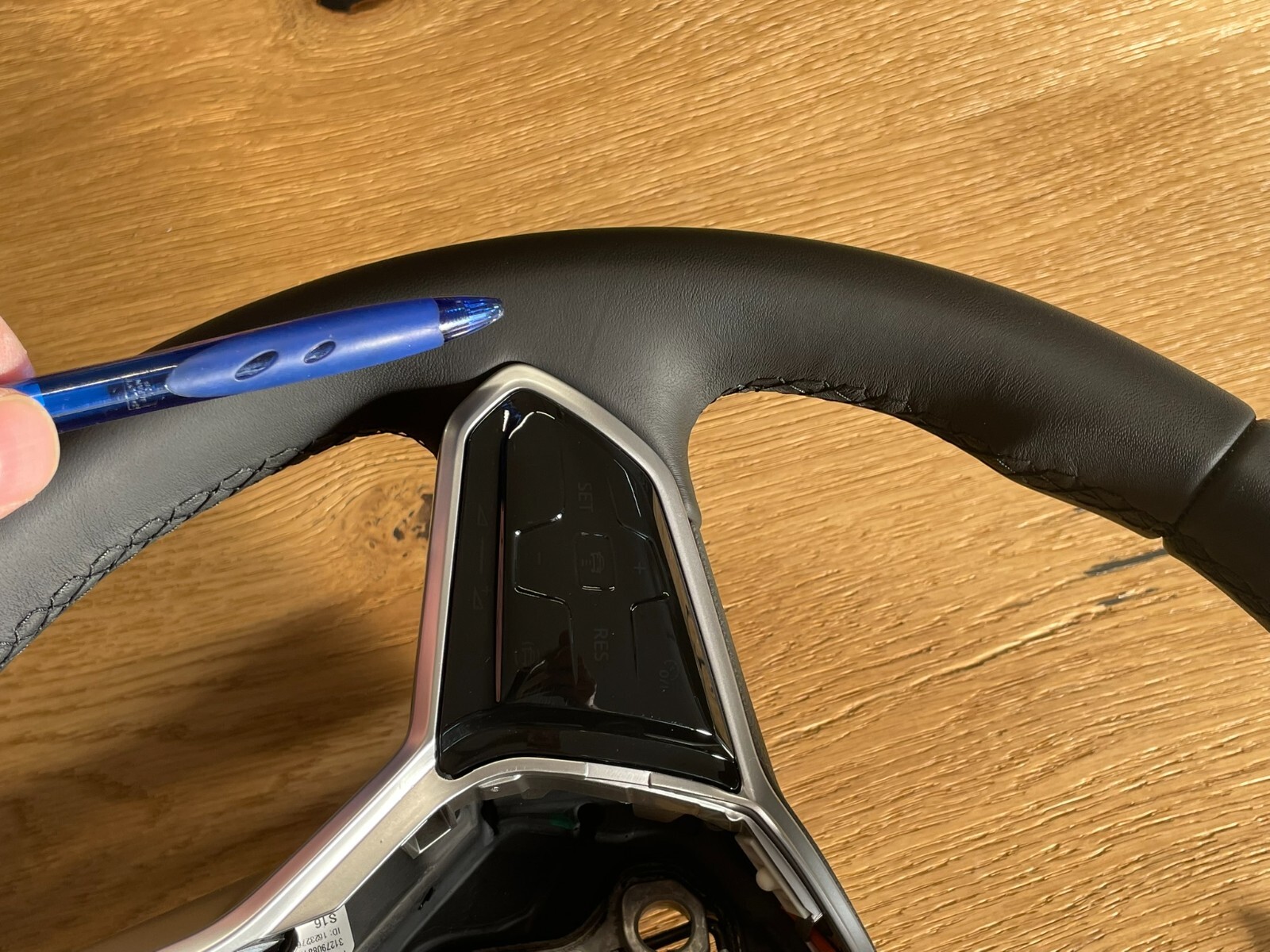 VW TOUAREG III CR7 SPORT LEDER LENKRAD R 760419089P - NUR 1971 KM STAND ORIG VW - Obrázek 23