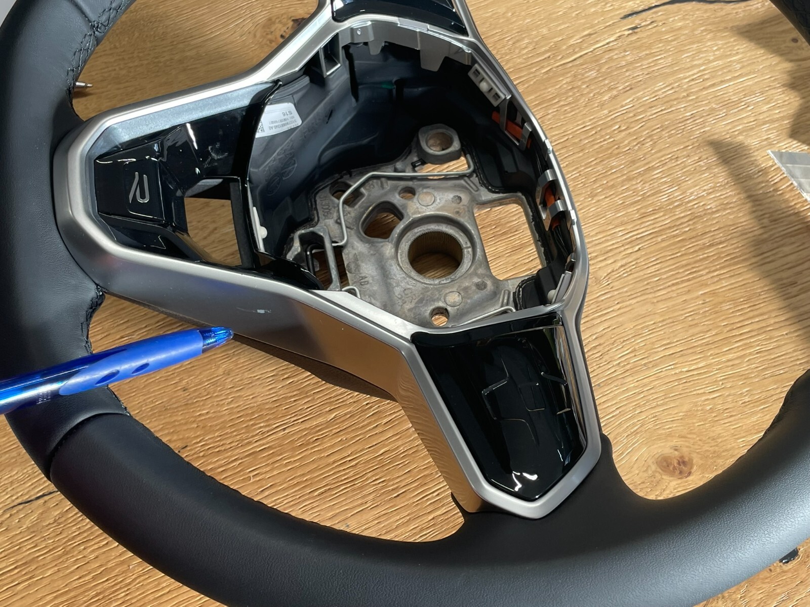 VW TOUAREG III CR7 SPORT LEDER LENKRAD R 760419089P - NUR 1971 KM STAND ORIG VW - Obrázek 24