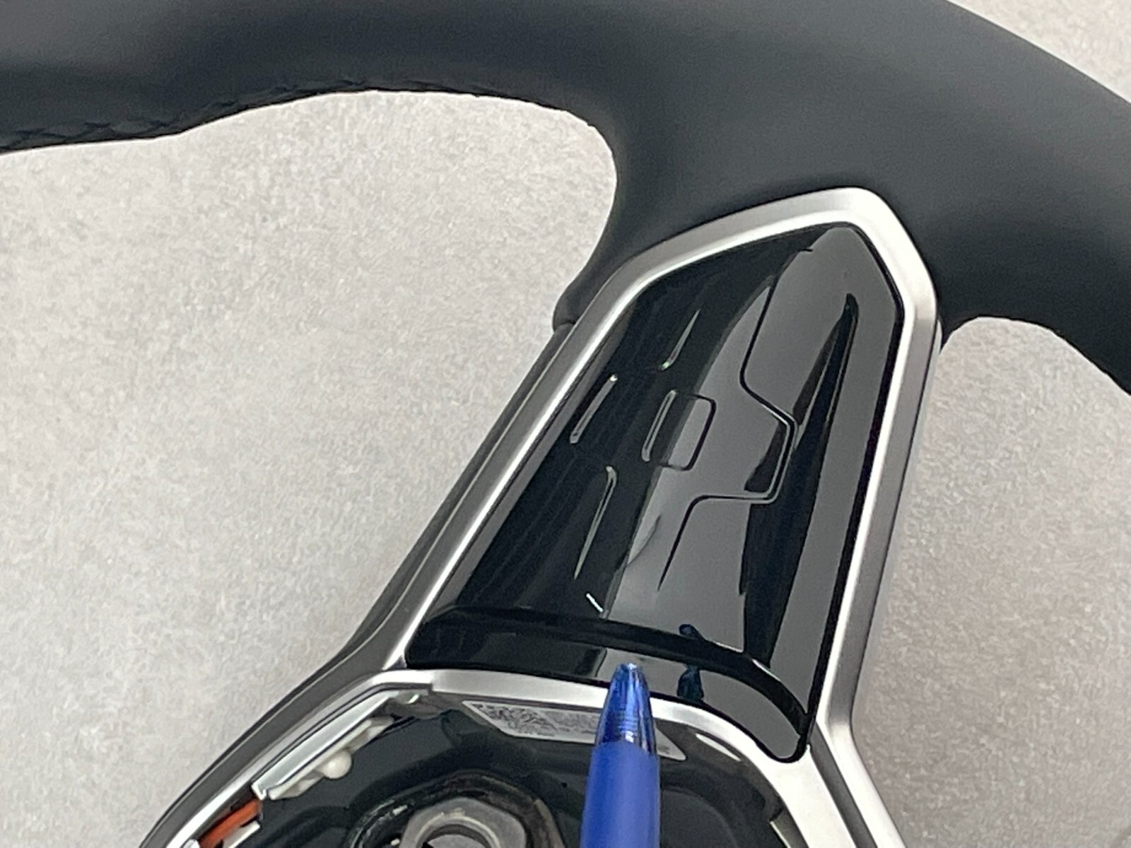 VW TOUAREG III CR7 SPORT LEDER LENKRAD R 760419089P - NUR 1971 KM STAND ORIG VW - Obrázek 10