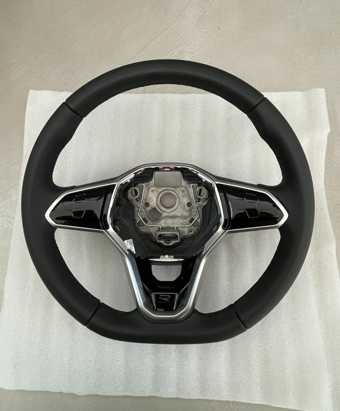 VW TOUAREG III CR7 SPORT LEDER LENKRAD R 760419089P - NUR 1971 KM STAND ORIG VW