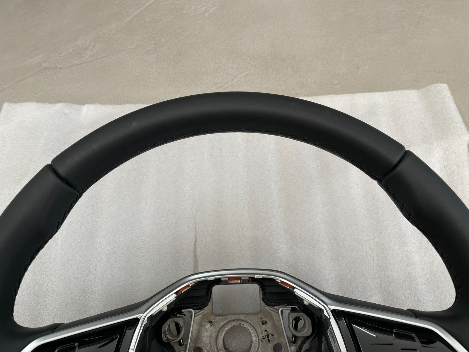 VW TOUAREG III CR7 SPORT LEDER LENKRAD R 760419089P - NUR 4877 KM STAND ORIG VW - Obrázek 13