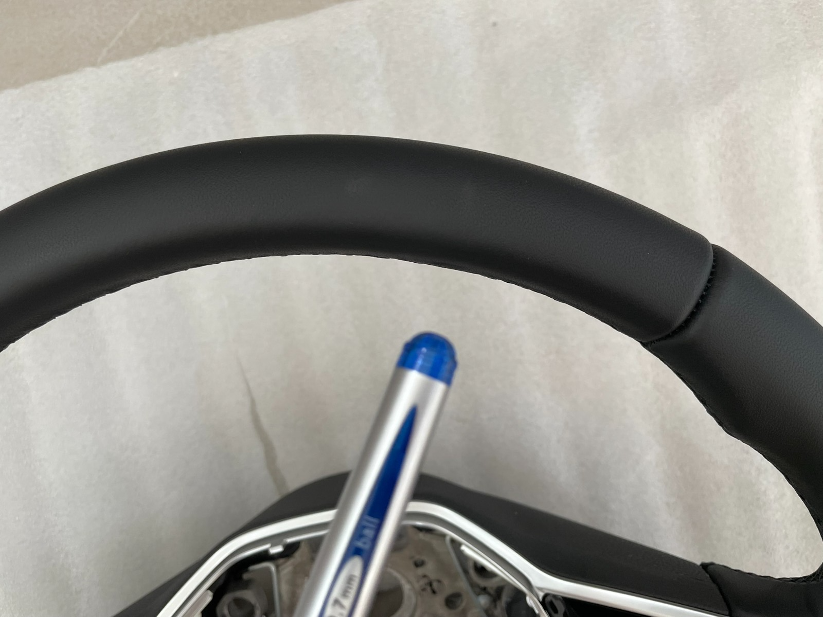 VW TOUAREG III CR7 SPORT LEDER LENKRAD R 760419089P - NUR 4877 KM STAND ORIG VW - Obrázek 15