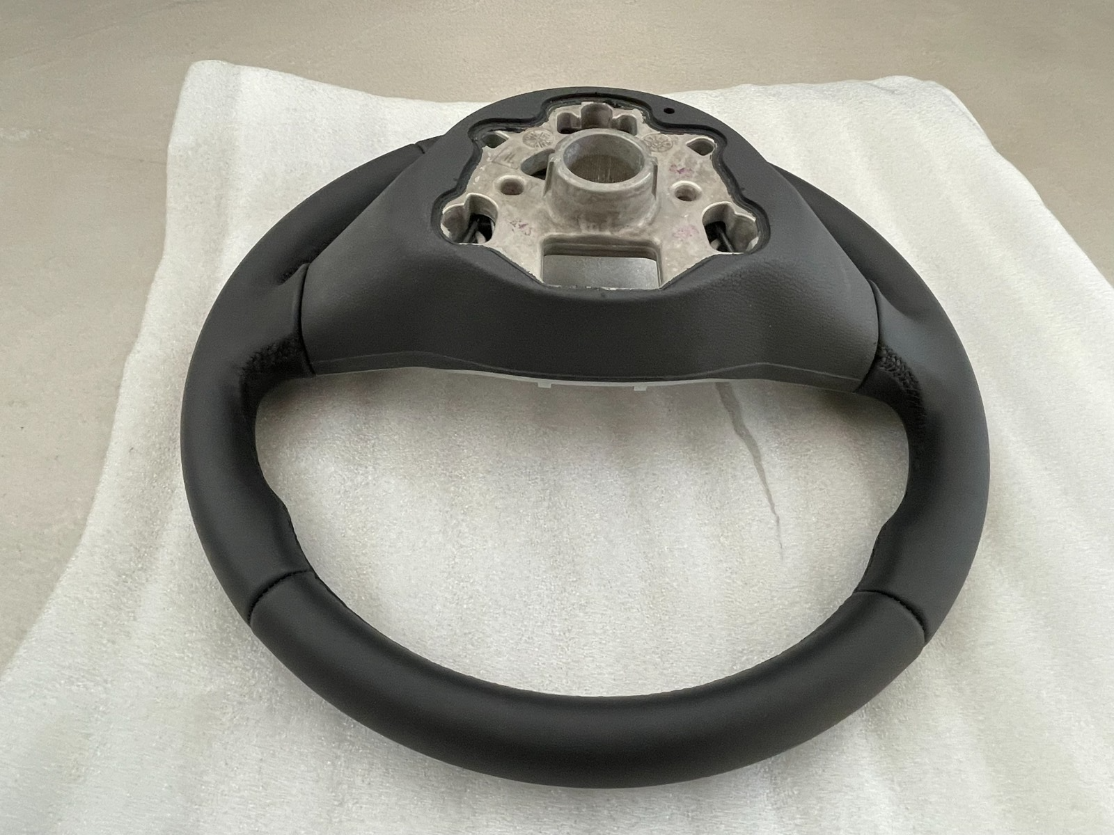 VW TOUAREG III CR7 SPORT LEDER LENKRAD R 760419089P - NUR 4877 KM STAND ORIG VW - Obrázek 23