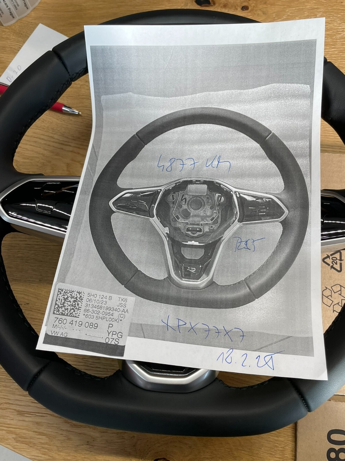 VW TOUAREG III CR7 SPORT LEDER LENKRAD R 760419089P - NUR 4877 KM STAND ORIG VW - Obrázek 25