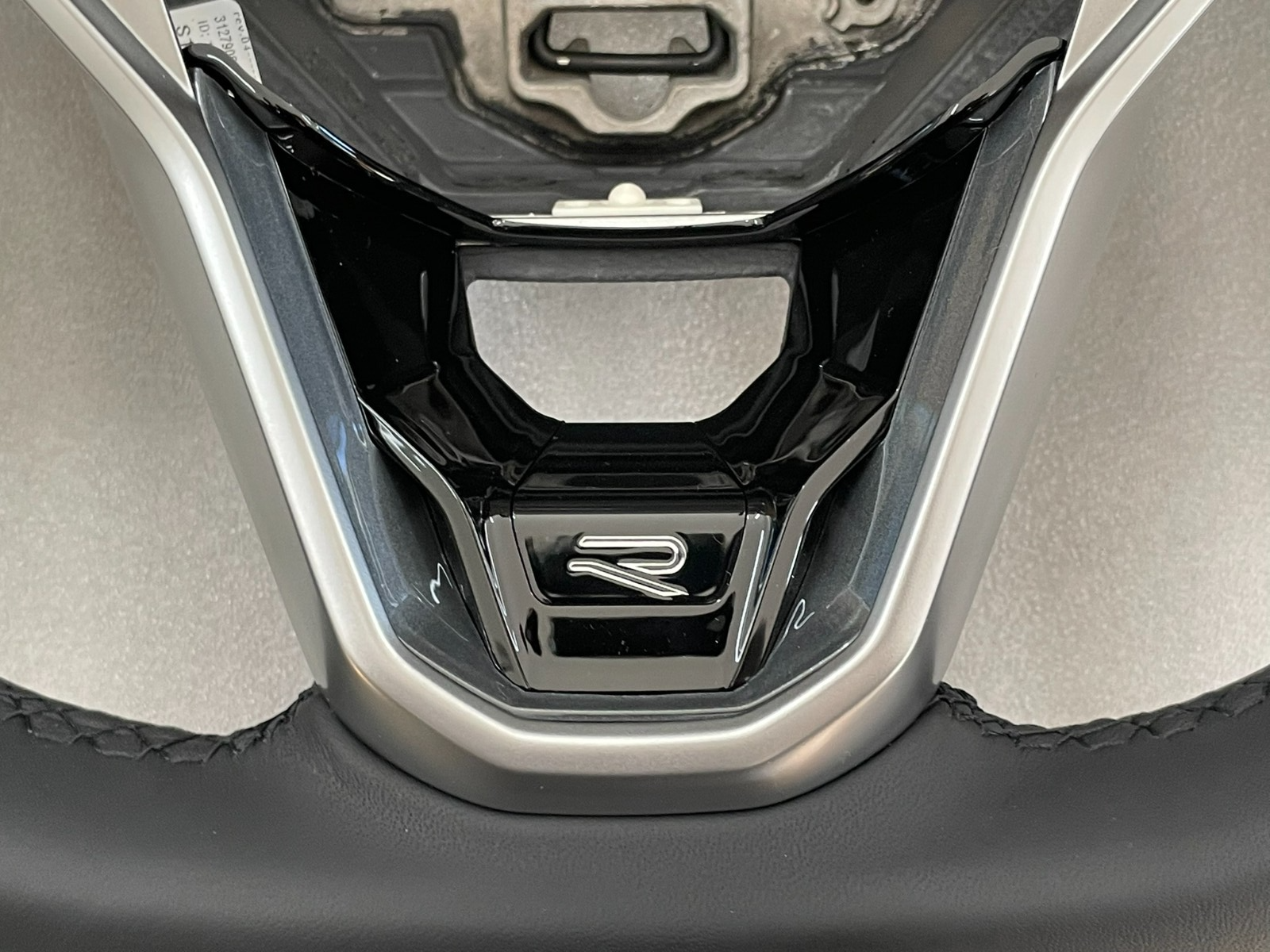 VW TOUAREG III CR7 SPORT LEDER LENKRAD R 760419089P - NUR 4877 KM STAND ORIG VW - Obrázek 7