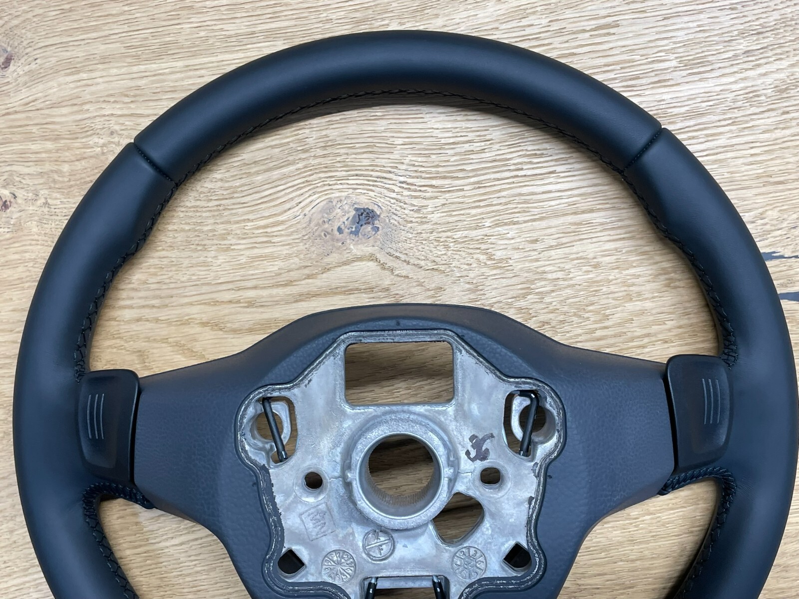 VW TOUAREG MULTIFUNKTIONS LEDER LENKRAD SPORT "R" 760419089Q FAST NEU TEST CAR - Obrázek 23