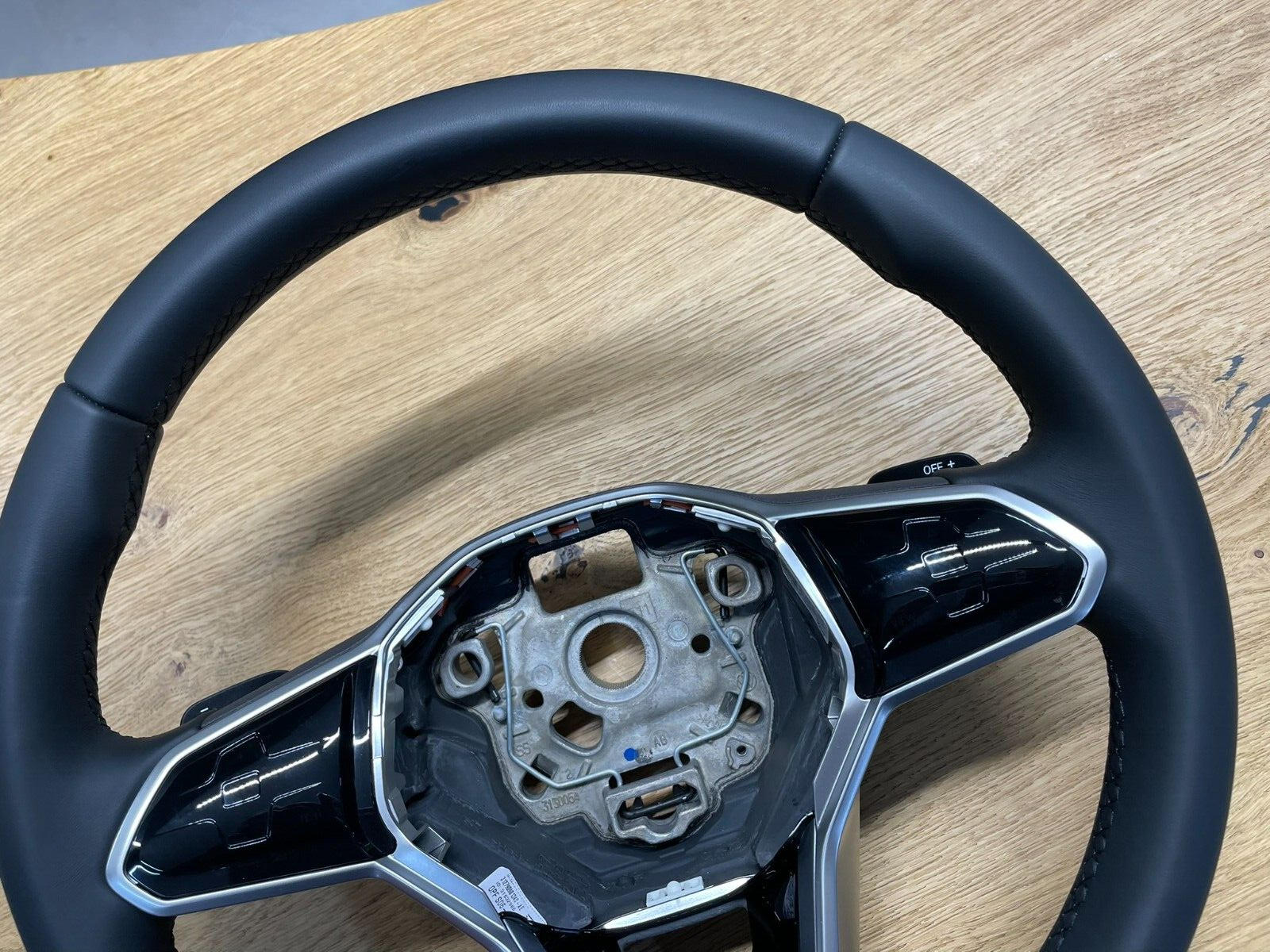 VW TOUAREG MULTIFUNKTIONS LEDER LENKRAD SPORT "R" 760419089Q FAST NEU TEST CAR - Obrázek 8