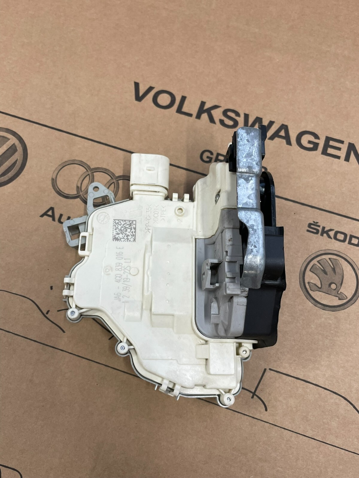 4G0839016E AUDI A6 A7 Q7.... VW TOUAREG TÜRSCHLOSS DOOR LOCK 4G0839016E Fast Neu - Obrázek 3