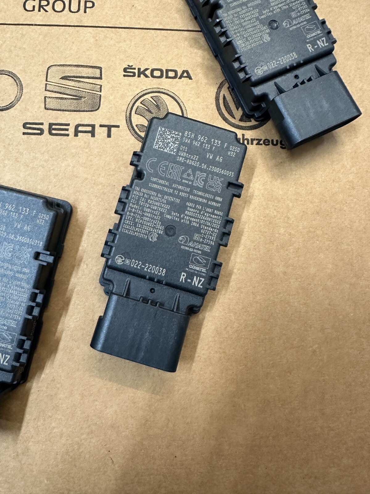 85H962133F AUDI VW SKODA SEAT ANTENNENVERSTÄRKER 85H962133F - Obrázek 5