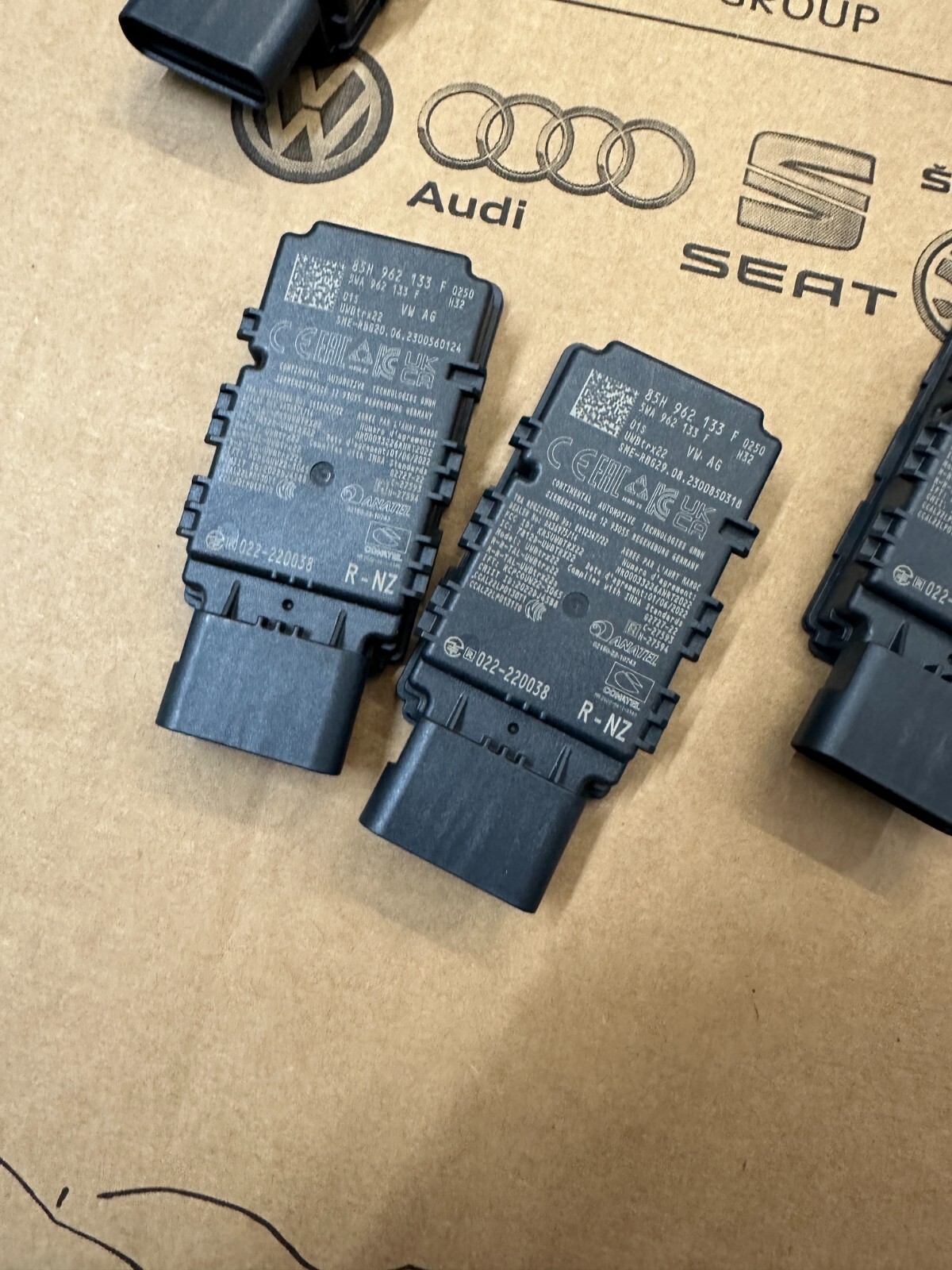 85H962133F AUDI VW SKODA SEAT ANTENNENVERSTÄRKER 85H962133F - Obrázek 7