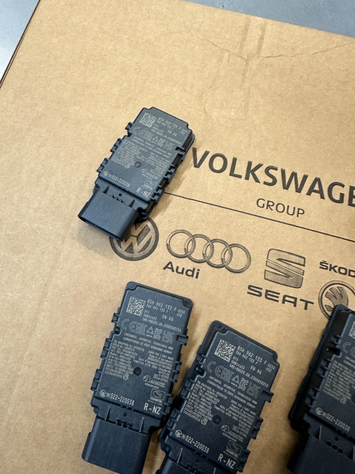 85H962133F AUDI VW SKODA SEAT ANTENNENVERSTÄRKER 85H962133F - Obrázek 8