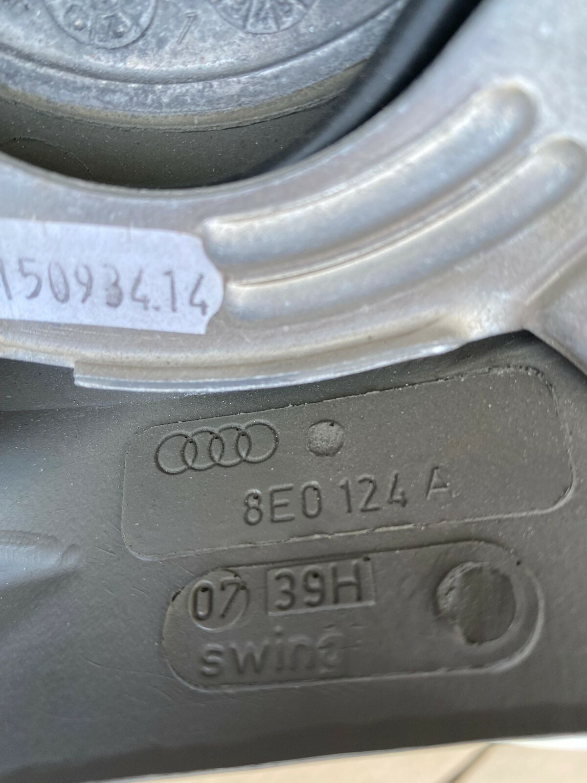 AUDI A4,A6,A8 LEDER LENKRAD SPORT 3 SPEICHEN PERFORIERT GRAU 8E0124A ORIGINAL - Obrázek 12