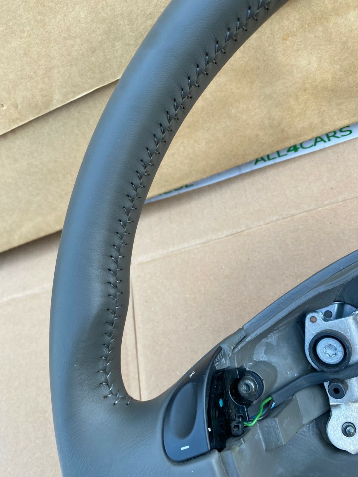 AUDI A4,A6,A8 LEDER LENKRAD SPORT 3 SPEICHEN PERFORIERT GRAU 8E0124A ORIGINAL - Obrázek 7