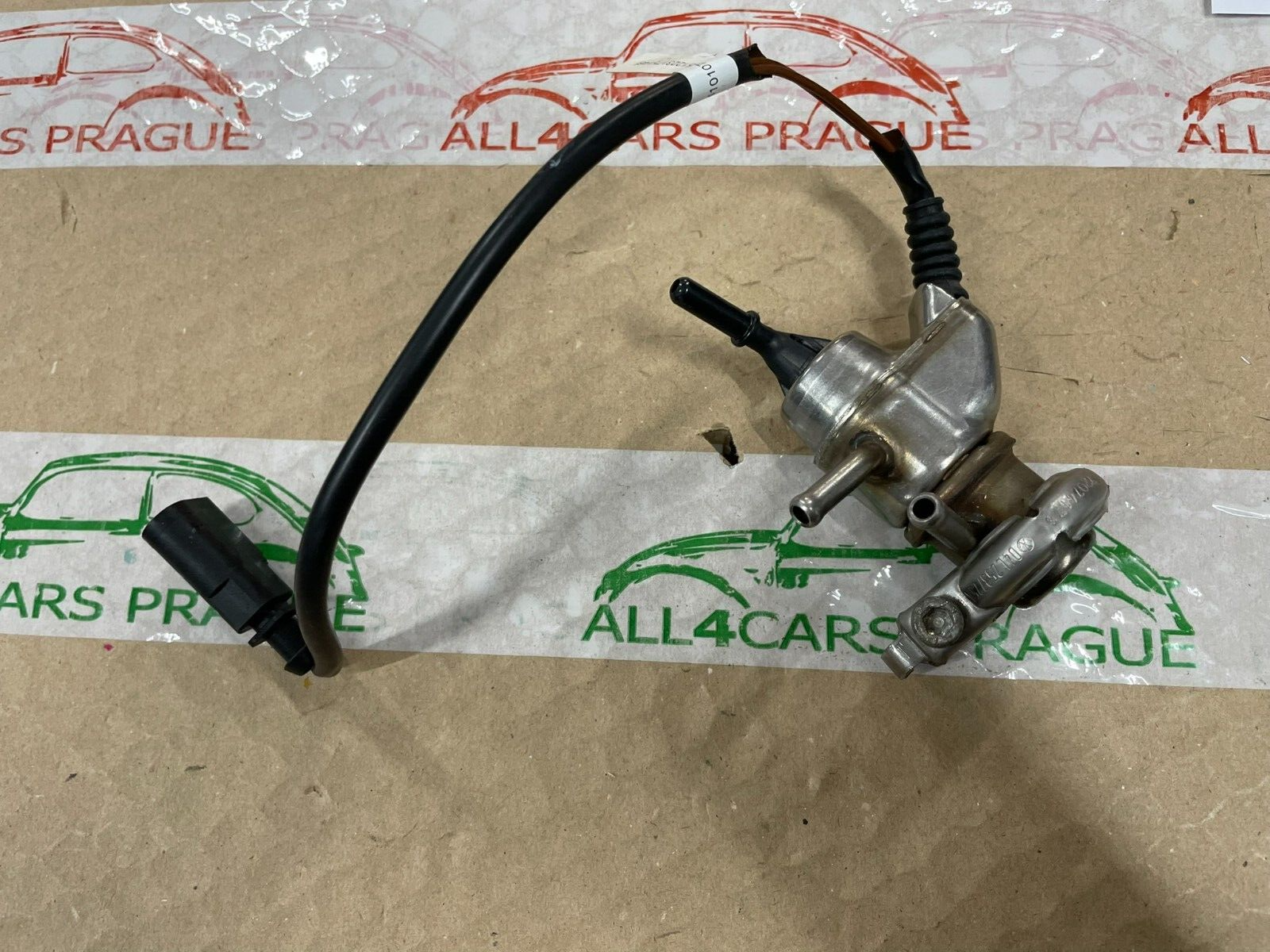 AUDI EINSPRITZVENTIL ADBLUE REDUKTIONSMITTEL 4G0131113C = 4G0131113D= 4G0131113E