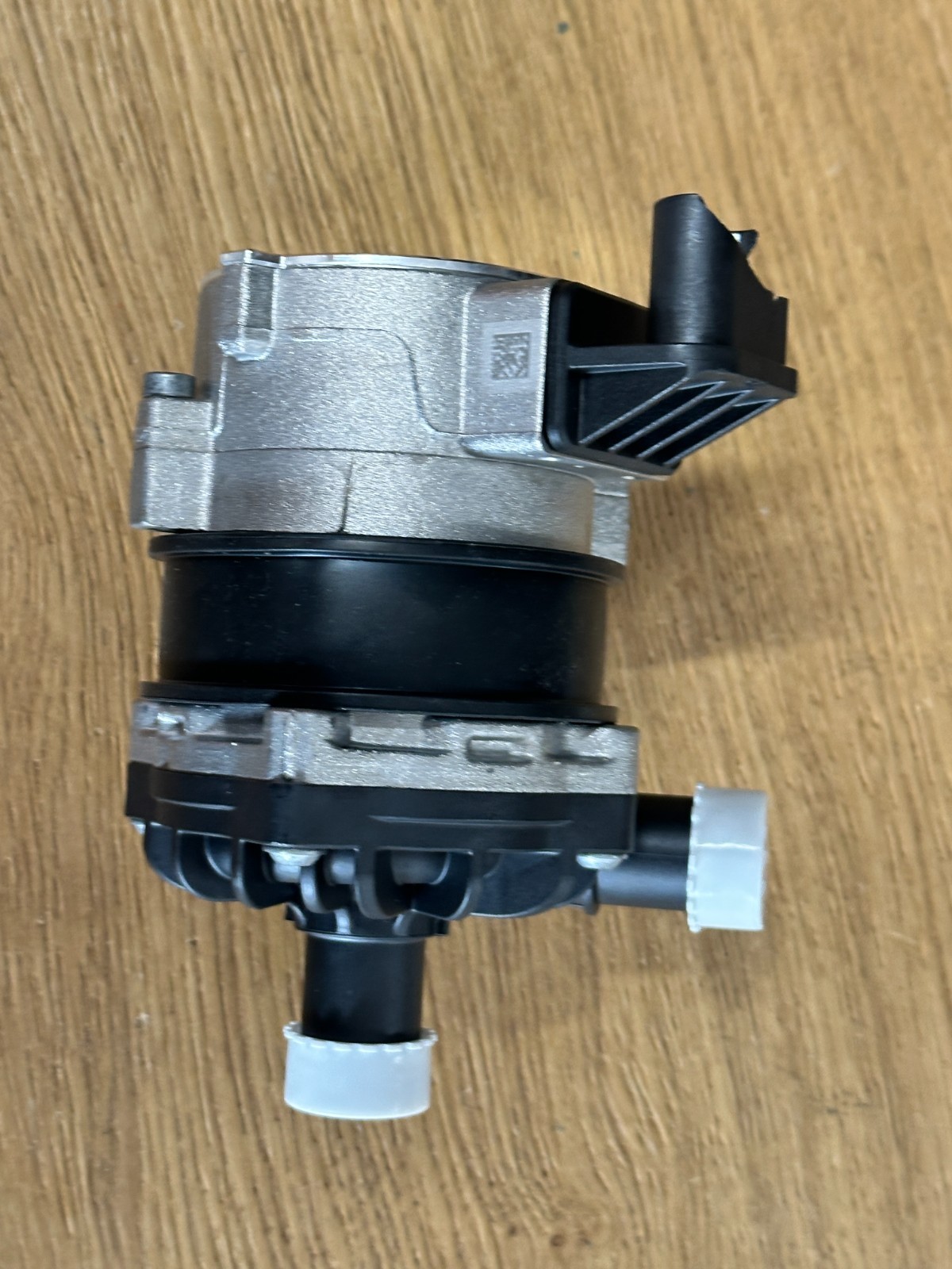 AUDI Q7, Q8 4M KÜHLMITTELPUMPE 4M0965567 ZUSATZ WASSERPUMPE ORIG.AUDI NEU TEIL!! - Obrázek 17