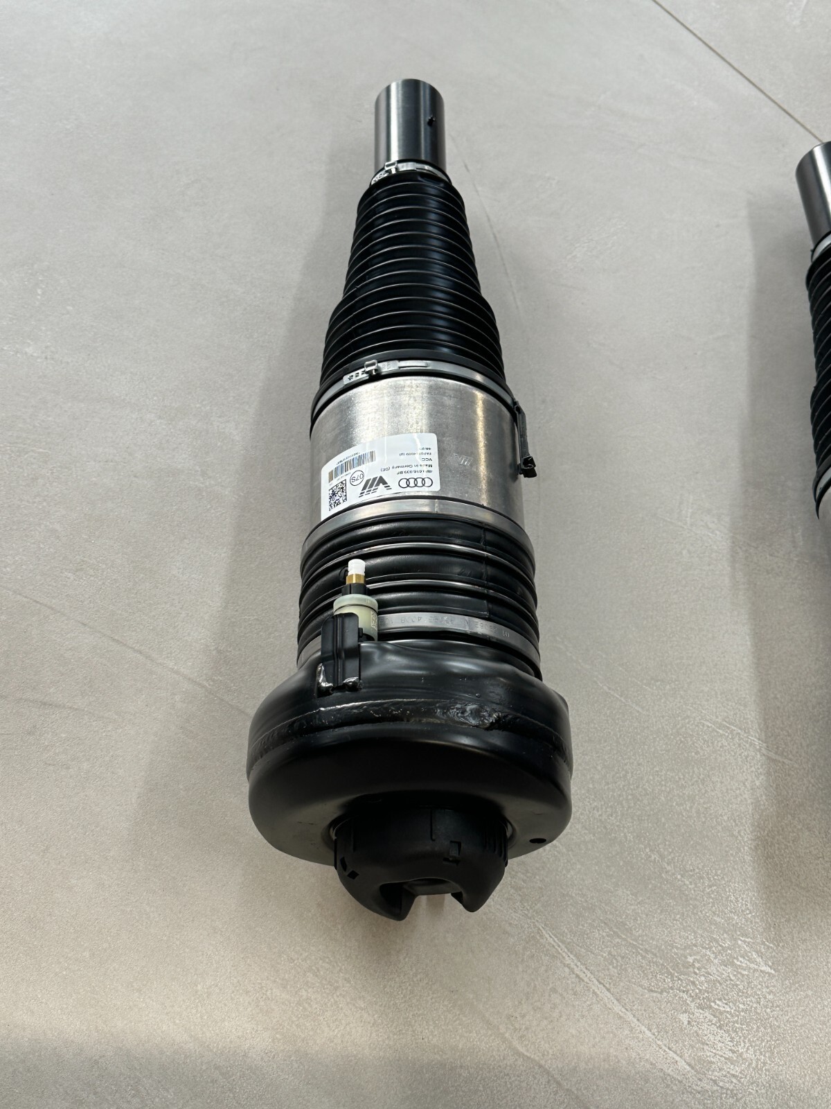 AUDI Q7, Q8, RSQ8 LUFT STOßDÄMPFER VORN L+R 4M0616039BB = 4M0616039BF SET - Obrázek 11