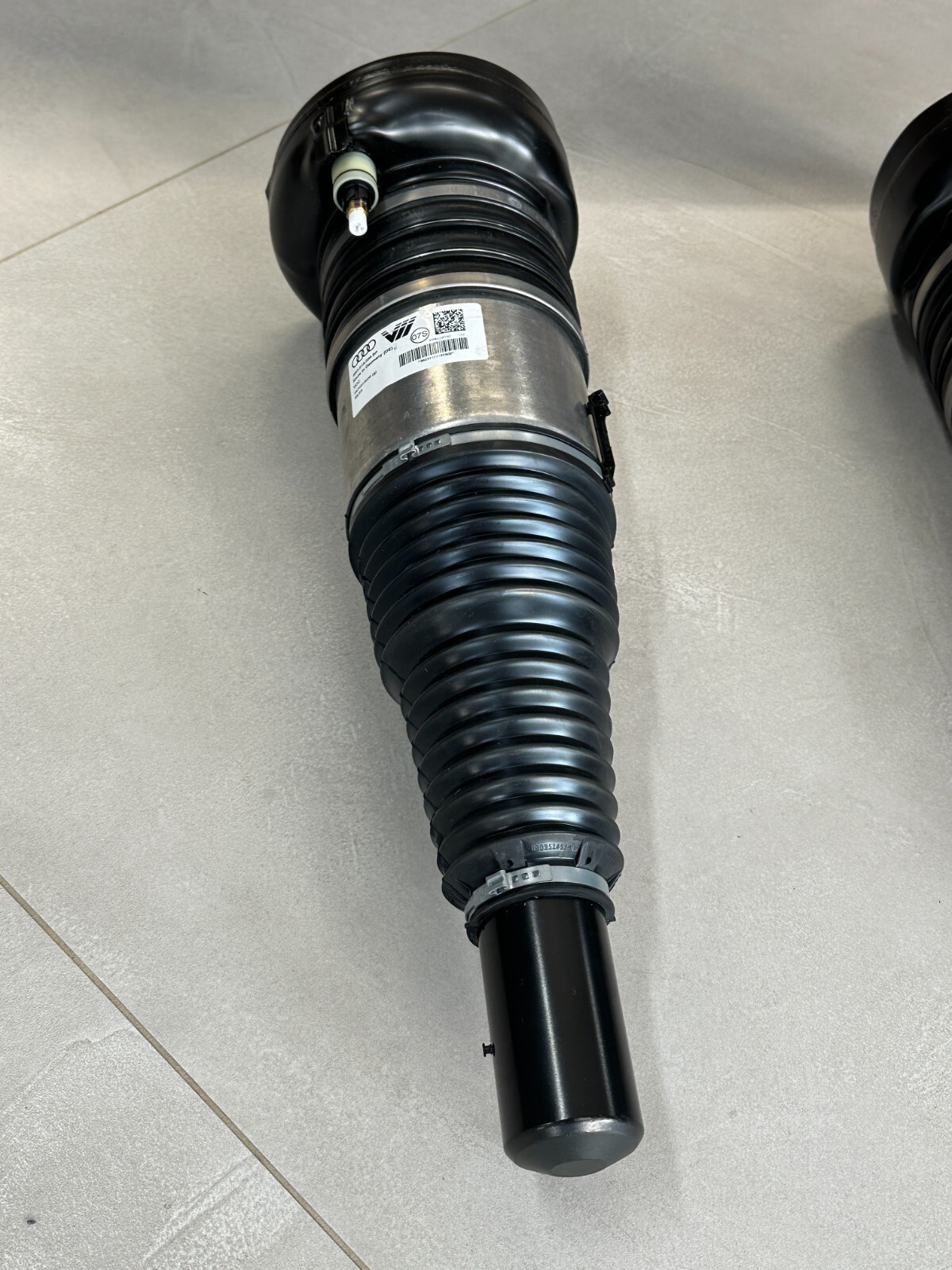 AUDI Q7, Q8, RSQ8 LUFT STOßDÄMPFER VORN L+R 4M0616039BB = 4M0616039BF SET - Obrázek 13