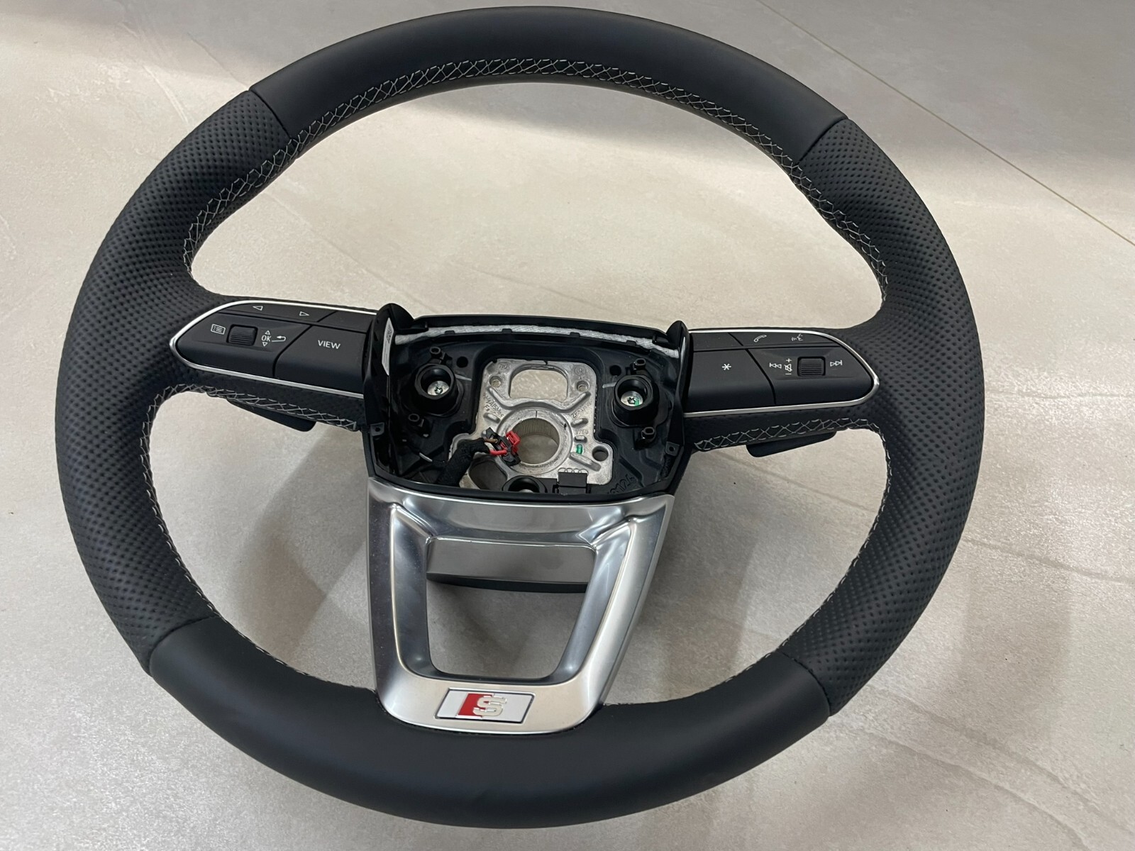 AUDI Q7 Q8 SPORT LEDER LENKRAD PERFORIERT BEHEIZT 4M8419091AL Fast Neu Test Car - Obrázek 3