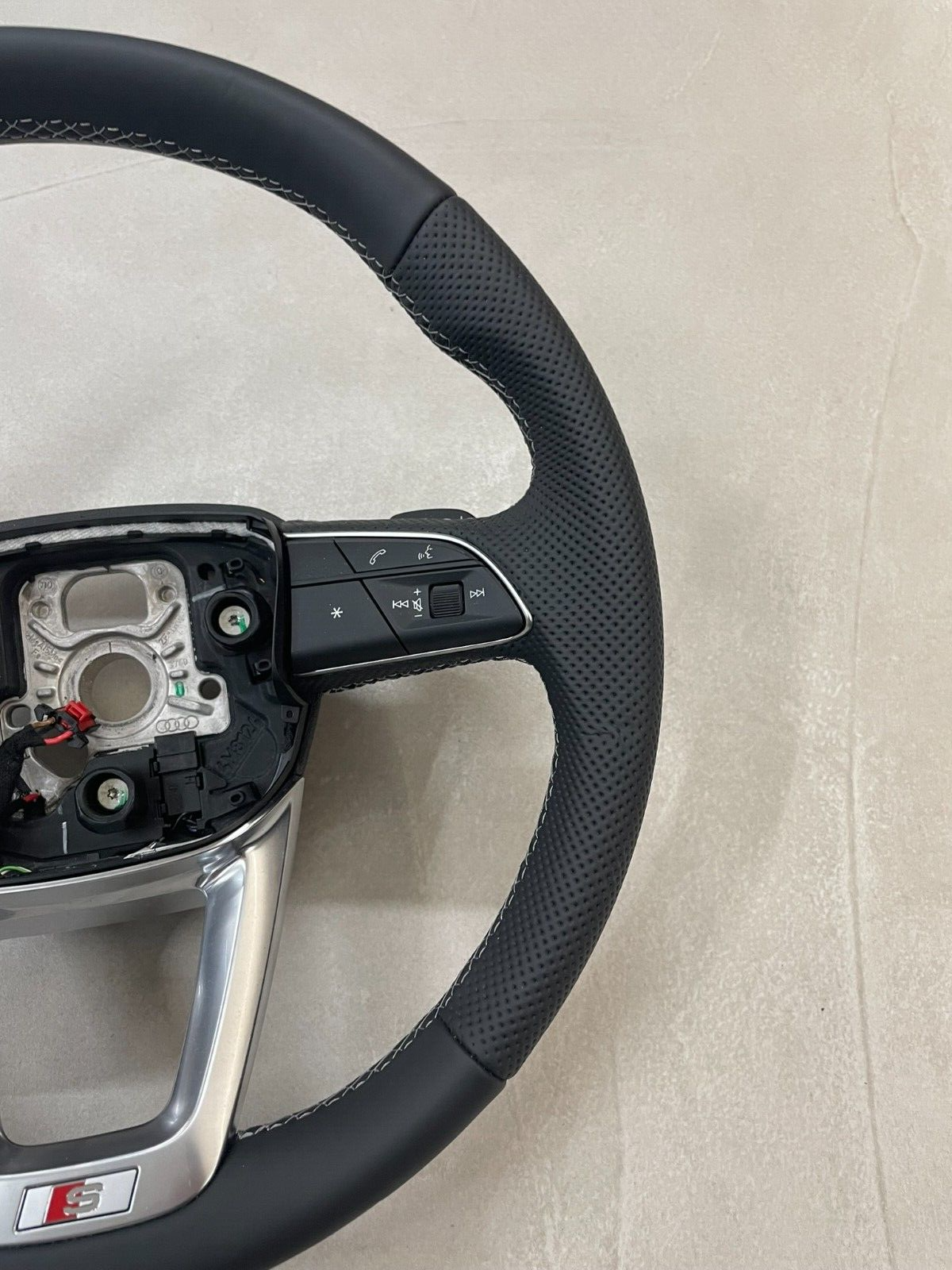 AUDI Q7 Q8 SPORT LEDER LENKRAD PERFORIERT BEHEIZT 4M8419091AL Fast Neu Test Car - Obrázek 5