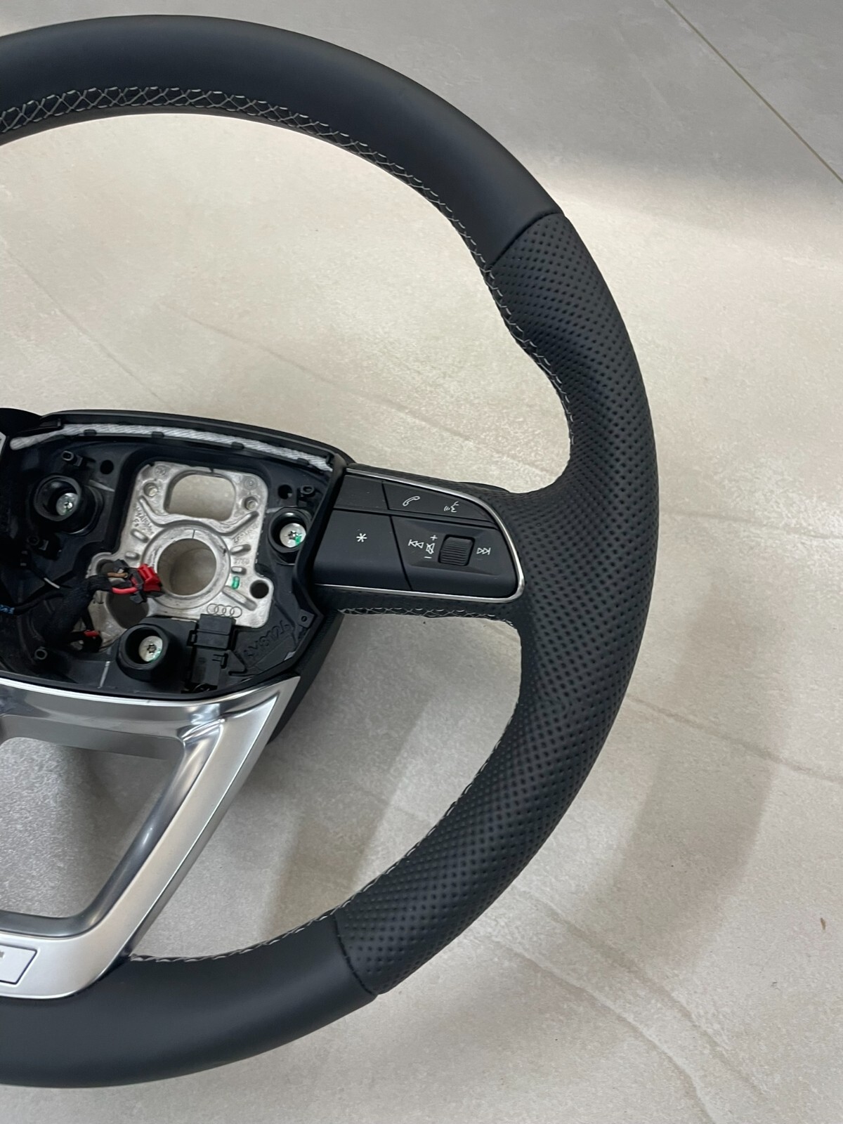 AUDI Q7 Q8 SPORT LEDER LENKRAD PERFORIERT BEHEIZT 4M8419091AL Fast Neu Test Car - Obrázek 6
