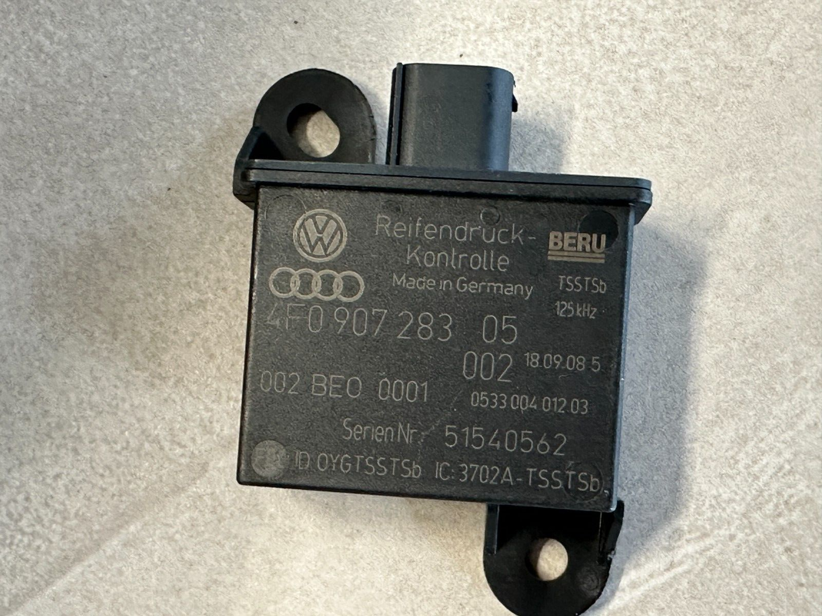 AUDI VW BENTLEY SENDER FÜR REIFENDRUCKKONTROLLSYSTEM 4F0907283 Fast Neu d v Test