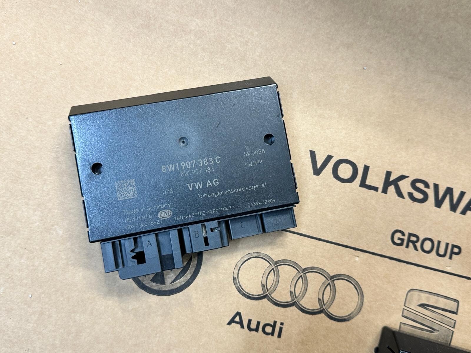 AUDI, VW TOUAREG ANHÄNGERKUPPLUNG STEUERGERÄT 8W1907383C ORIGINAL NEU!!!