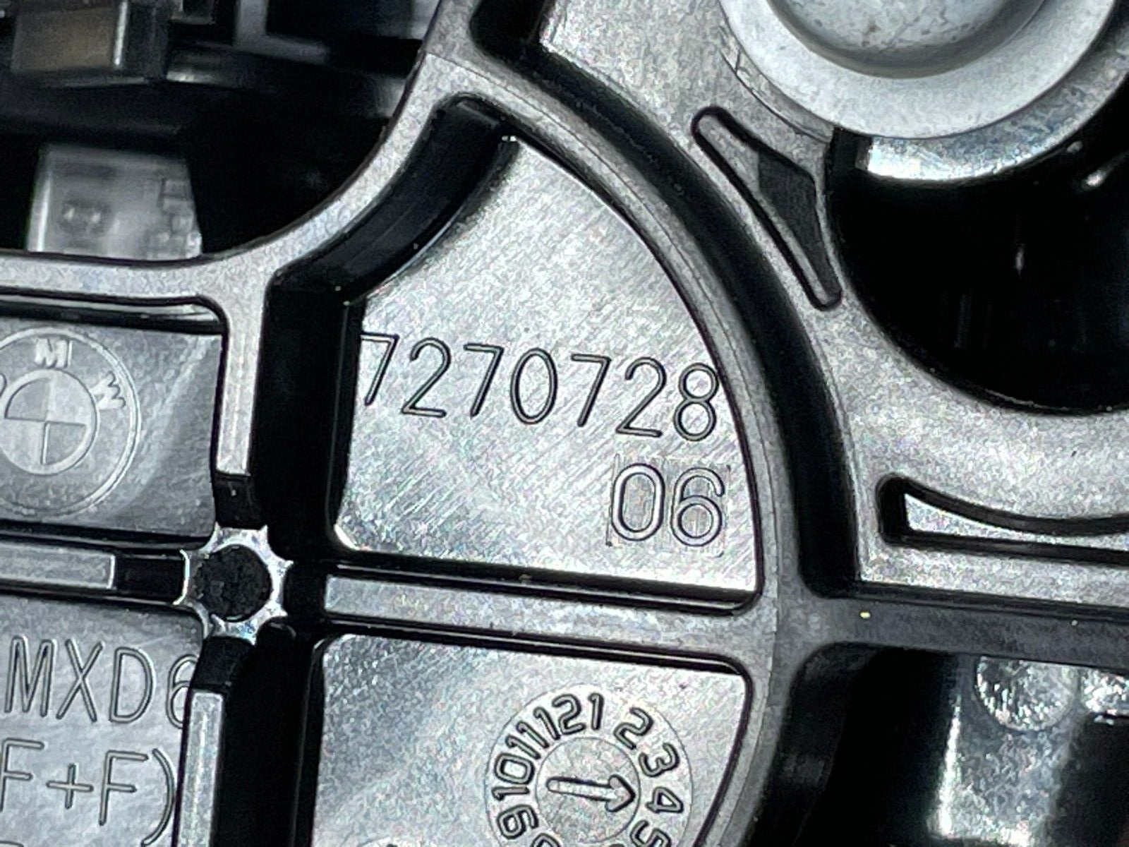 BMW 1 ER F20 HECKKLAPPE EMBLEMBETÄTIGUNG SCHLIESSSYSTEM 51247270728 TEST CAR BMW - Obrázek 14