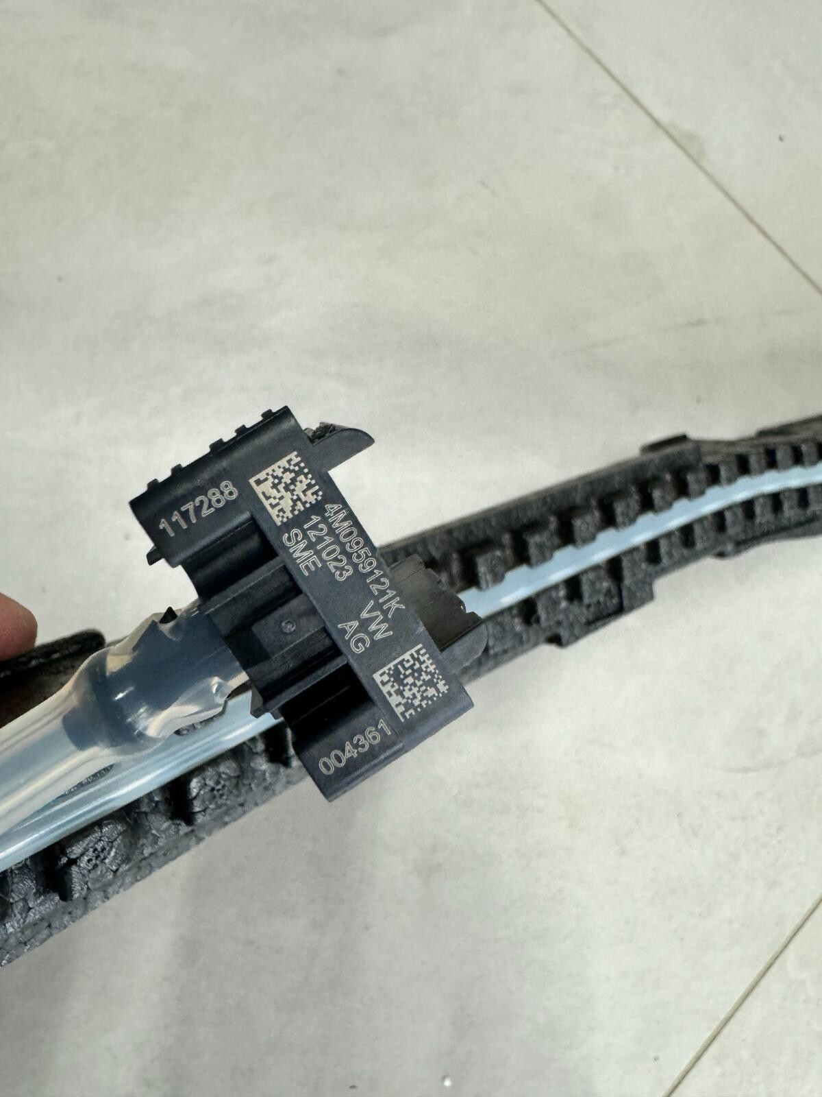 PORSCHE CAYENNE DRUCKSCHLAUCH FUSSGANGERSCHUTZ MIT SENZOR 4M0959121K STOSSFANGER - Obrázek 11