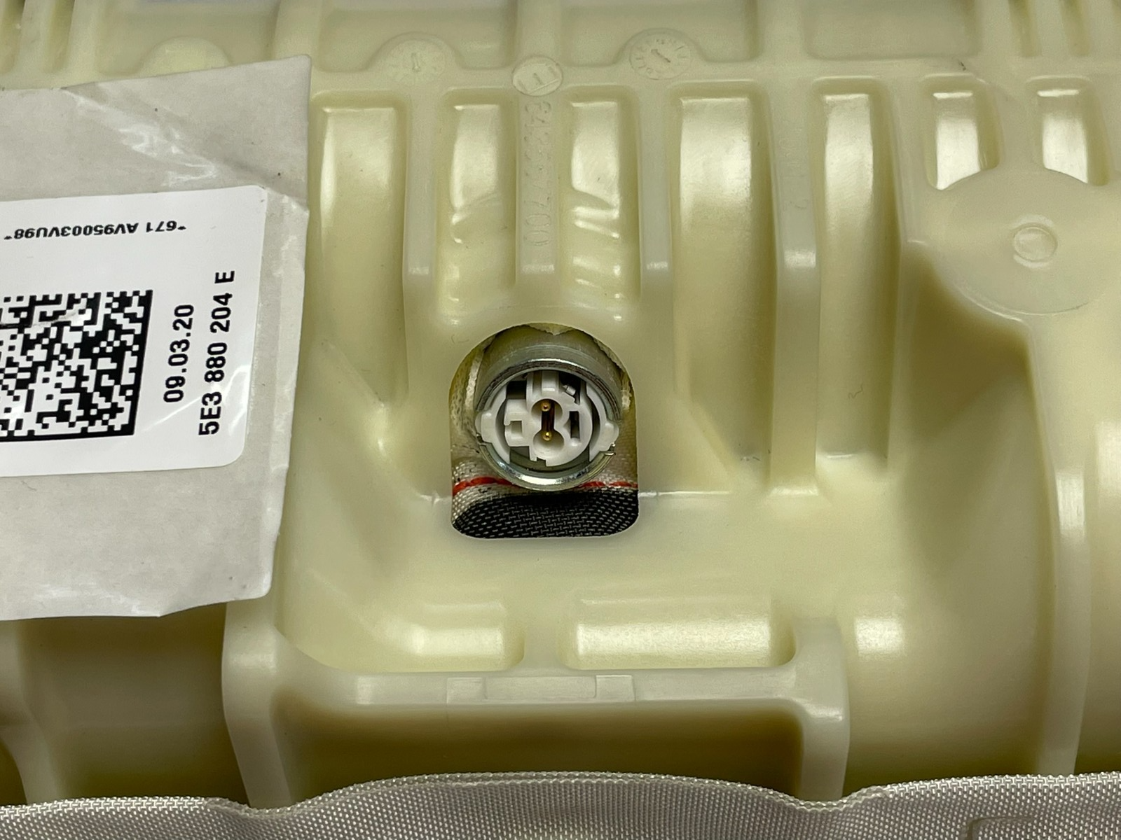 ŠKODA OCTAVIA 3 ARMATURENBRET SICHERHEITSTASCHE 5E3880204E 5E3880204F 5E3880204G - Obrázek 16