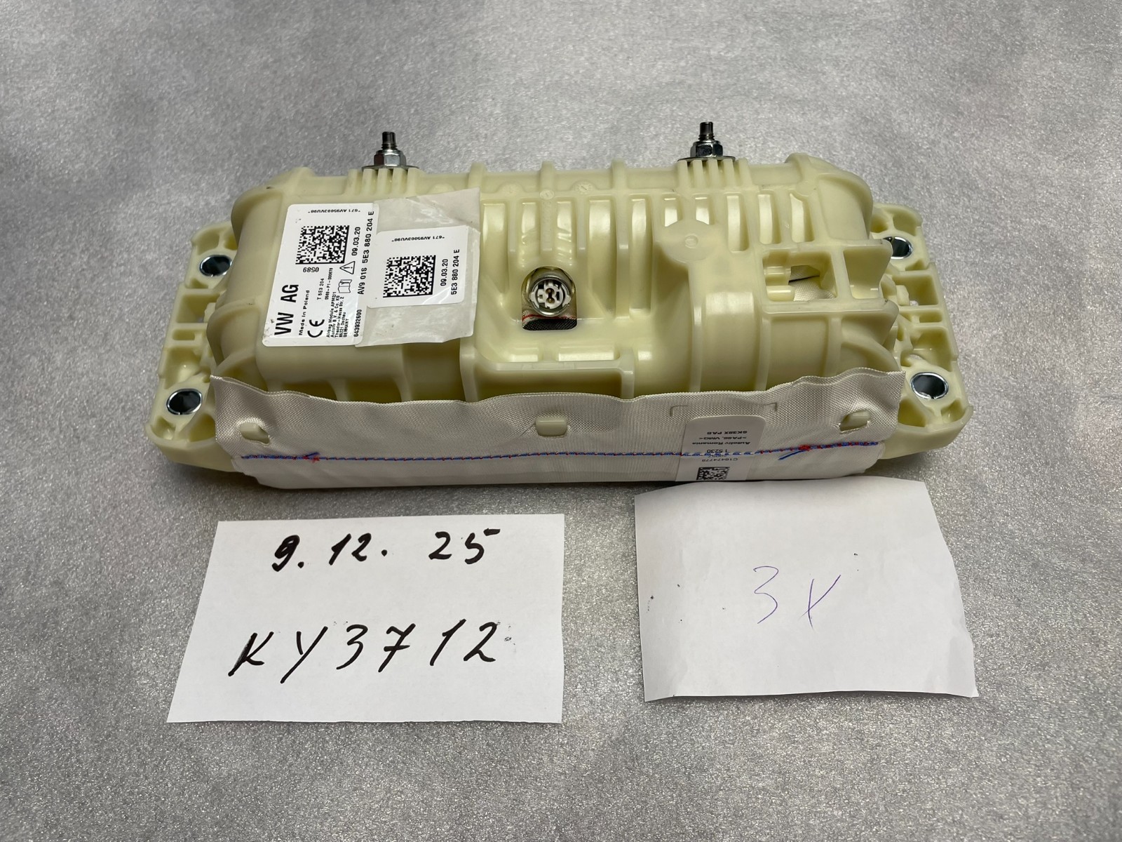 ŠKODA OCTAVIA 3 ARMATURENBRET SICHERHEITSTASCHE 5E3880204E 5E3880204F 5E3880204G - Obrázek 17