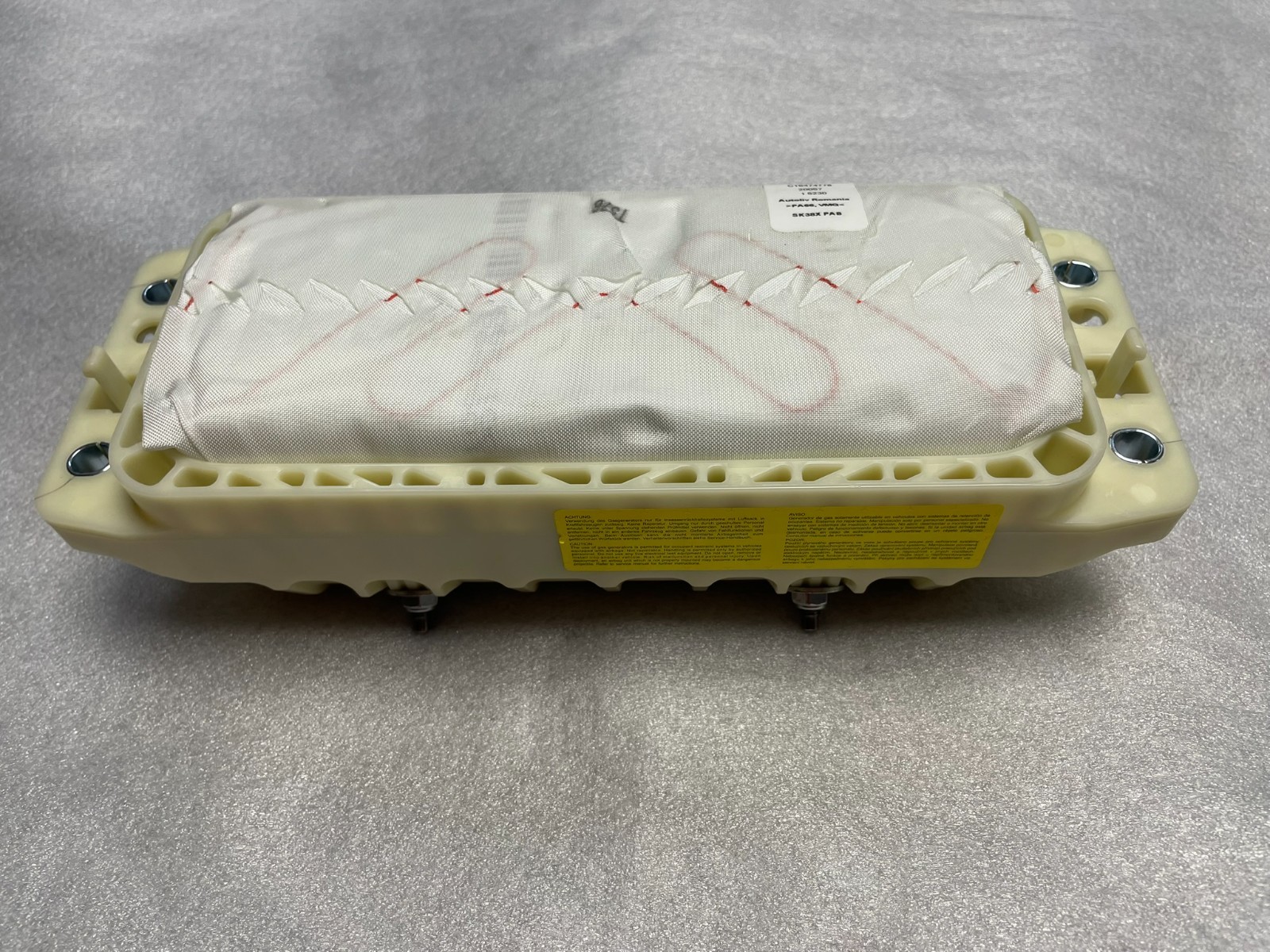 ŠKODA OCTAVIA 3 ARMATURENBRET SICHERHEITSTASCHE 5E3880204E 5E3880204F 5E3880204G - Obrázek 8