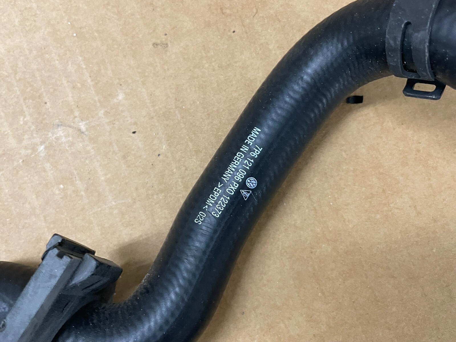 VW TOUAREG 3.0 BENZIN KÜHLMITTELROHR 7P0121070AA + 7P6121096 DEMONT TEST WAGEN - Obrázek 12