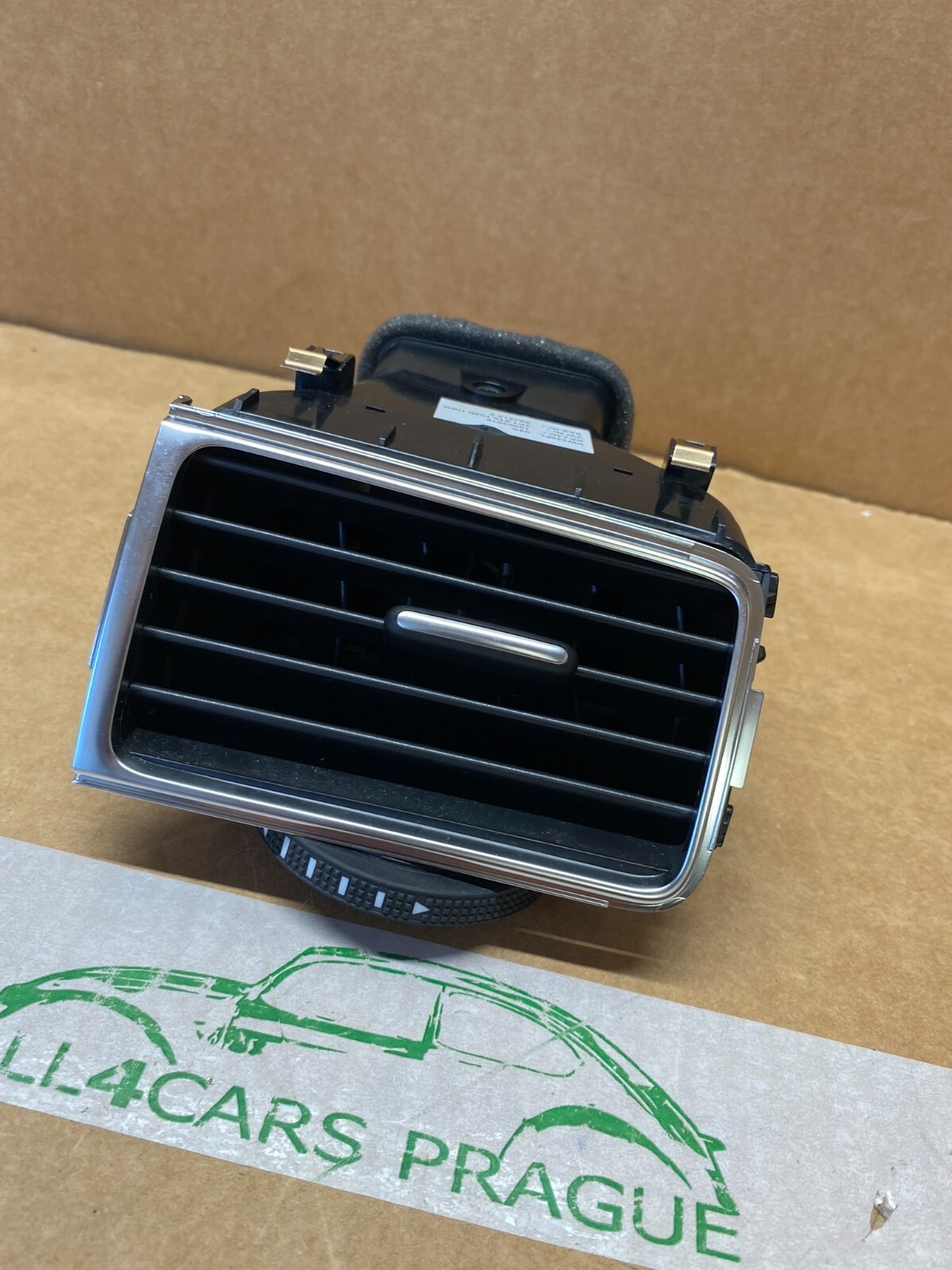 VW TOUAREG AUSSTRÖMER SCHWARZ MITTE RECHTS SATINSCHWARZ 7P1819704B UBN ORIG.NEU!