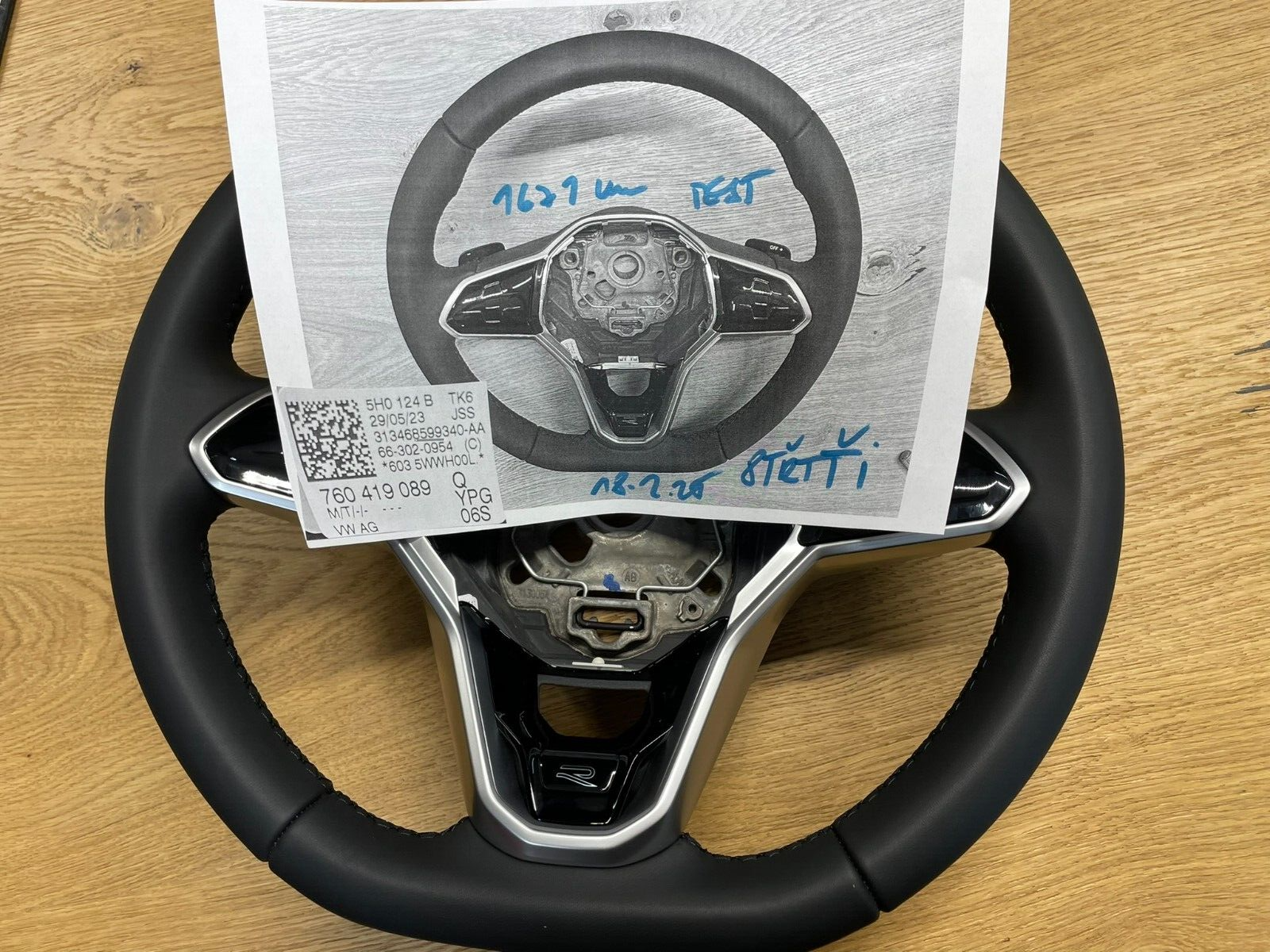 VW TOUAREG CR7 LENKRAD R LEDER SPORT MIT R GROSSEN PADELS 760419089Q FAST NEU - Obrázek 15