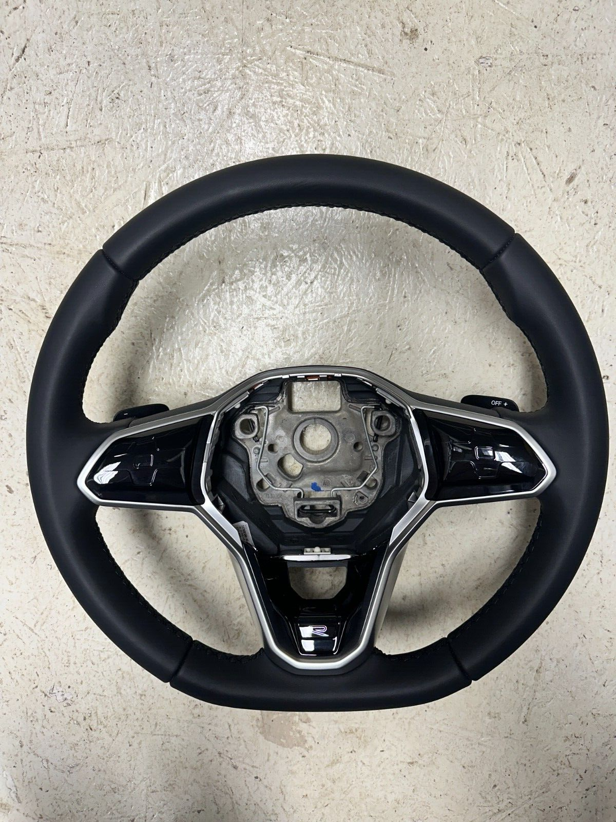 VW TOUAREG CR7 LENKRAD R LEDER SPORT MIT R GROSSEN PADELS 760419089Q FAST NEU - Obrázek 3