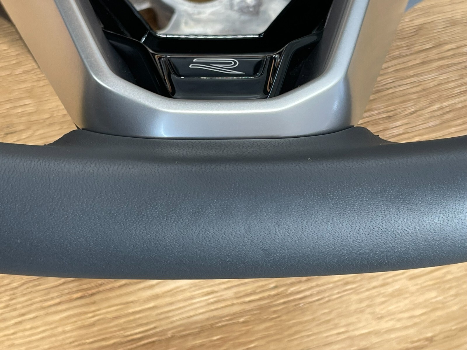 VW TOUAREG CR7 LENKRAD R LEDER SPORT MIT R GROSSEN PADELS 760419089Q FAST NEU - Obrázek 6